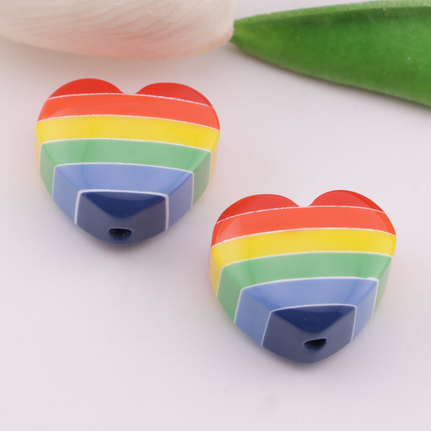FS6371- 21×25mm Rainbow Heart Resin Beads レインボーハートレジンビーズ