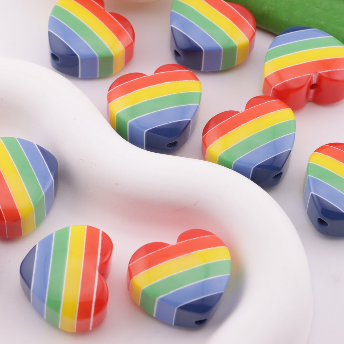 FS6371- 21×25mm Rainbow Heart Resin Beads レインボーハートレジンビーズ