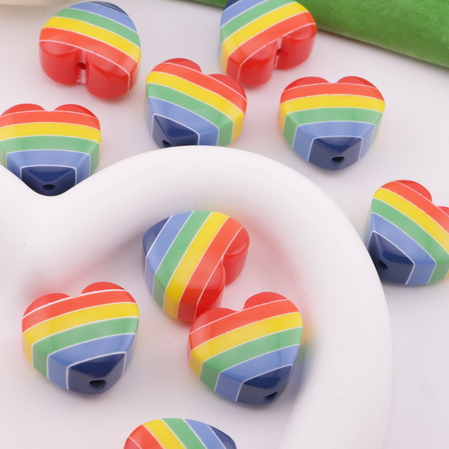 FS6371- 21×25mm Rainbow Heart Resin Beads レインボーハートレジンビーズ