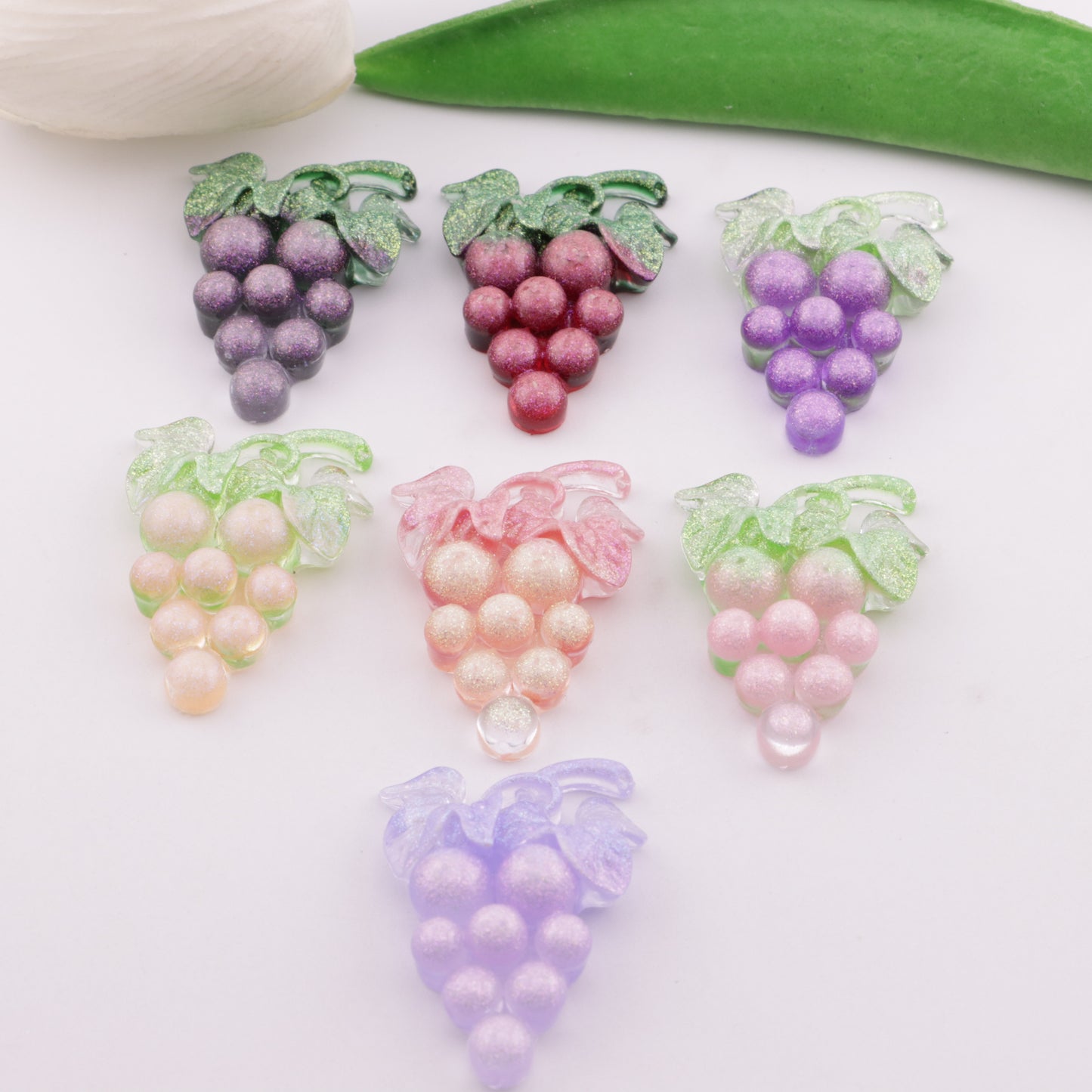 FS6384- 35×26Mm Luminous Grape Charms