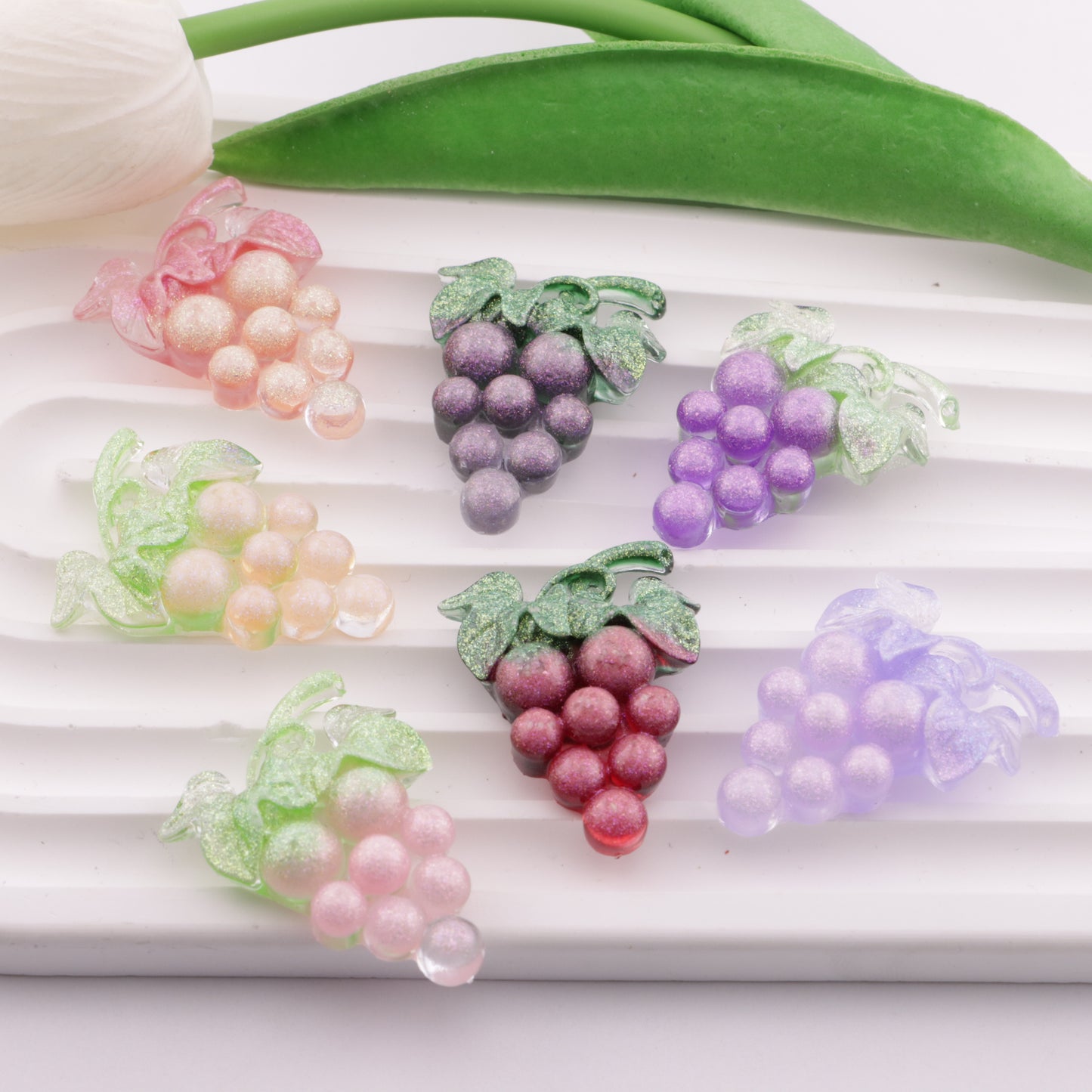 FS6384- 35×26Mm Luminous Grape Charms