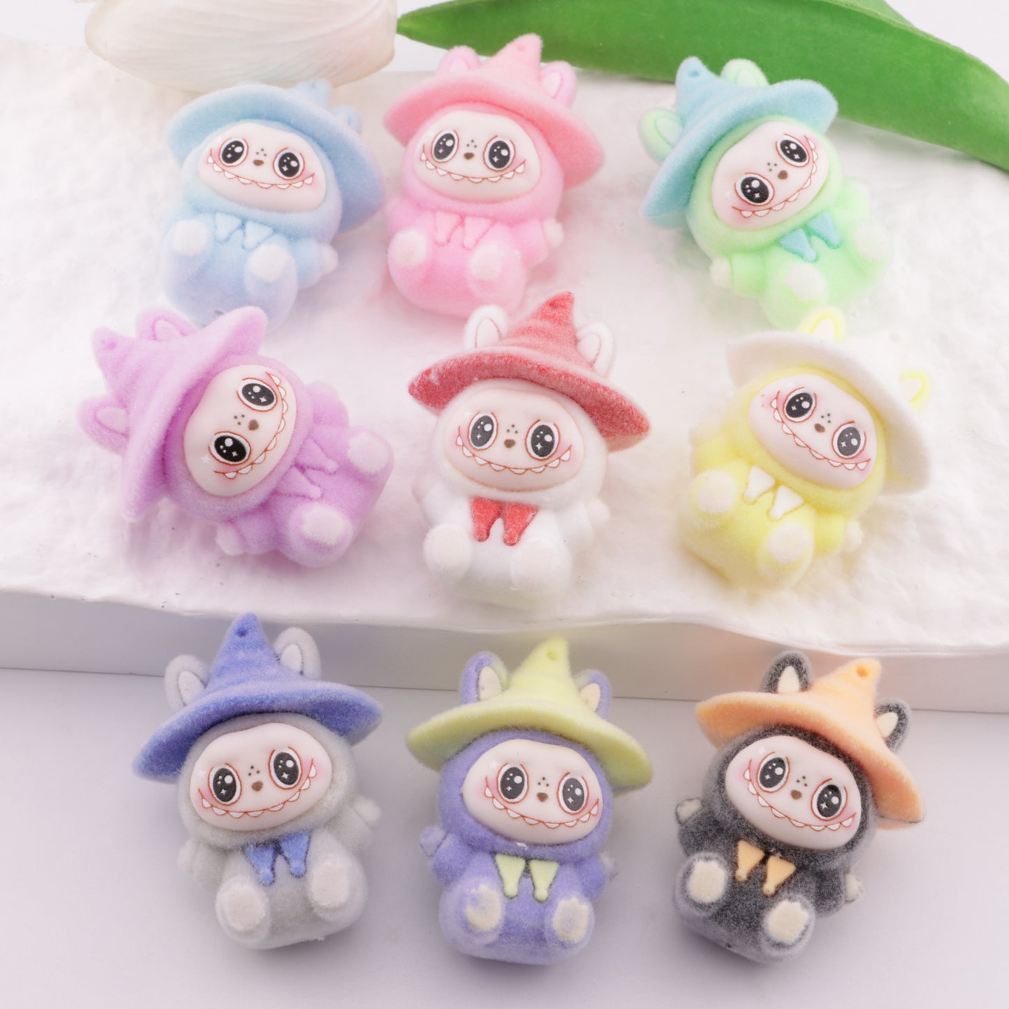 FS6378- 43×32Mm Hat Flocking Labubu Beads