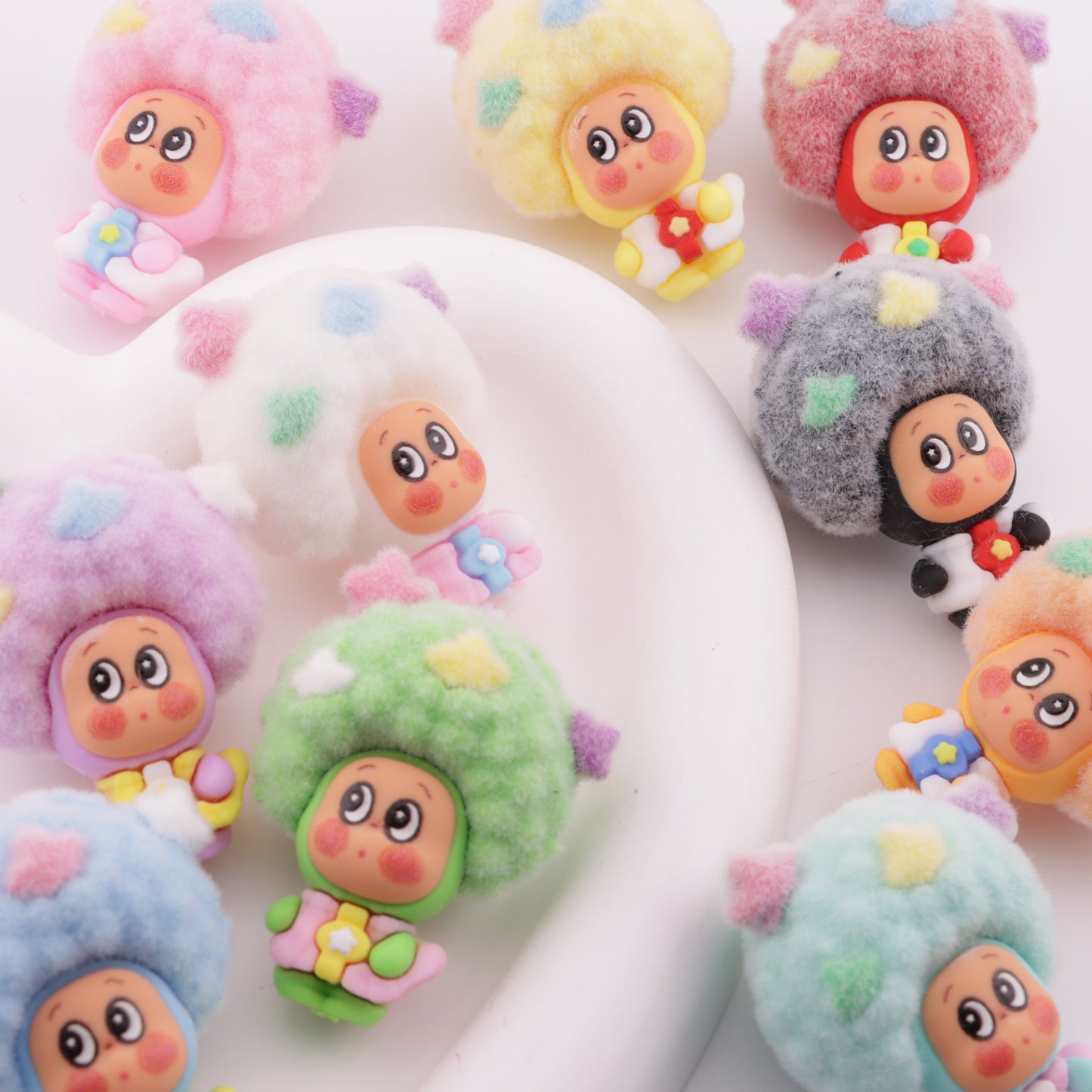 FS6372- 44×35Mm Afro-haired Flocked Alien Star Beads