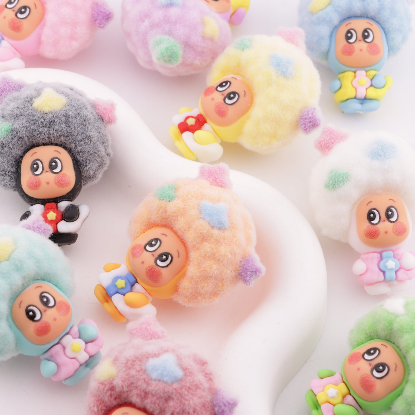 FS6372- 44×35Mm Afro-haired Flocked Alien Star Beads