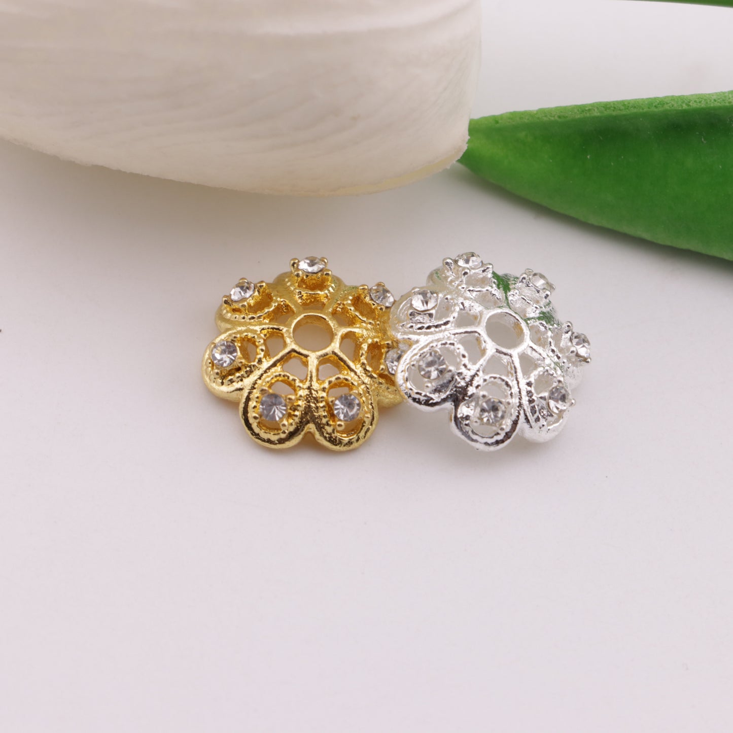 FS6365- 14mm Flower Beads With Diamonds Spacer (14mmの花のビーズとダイアモンドスペーサー)