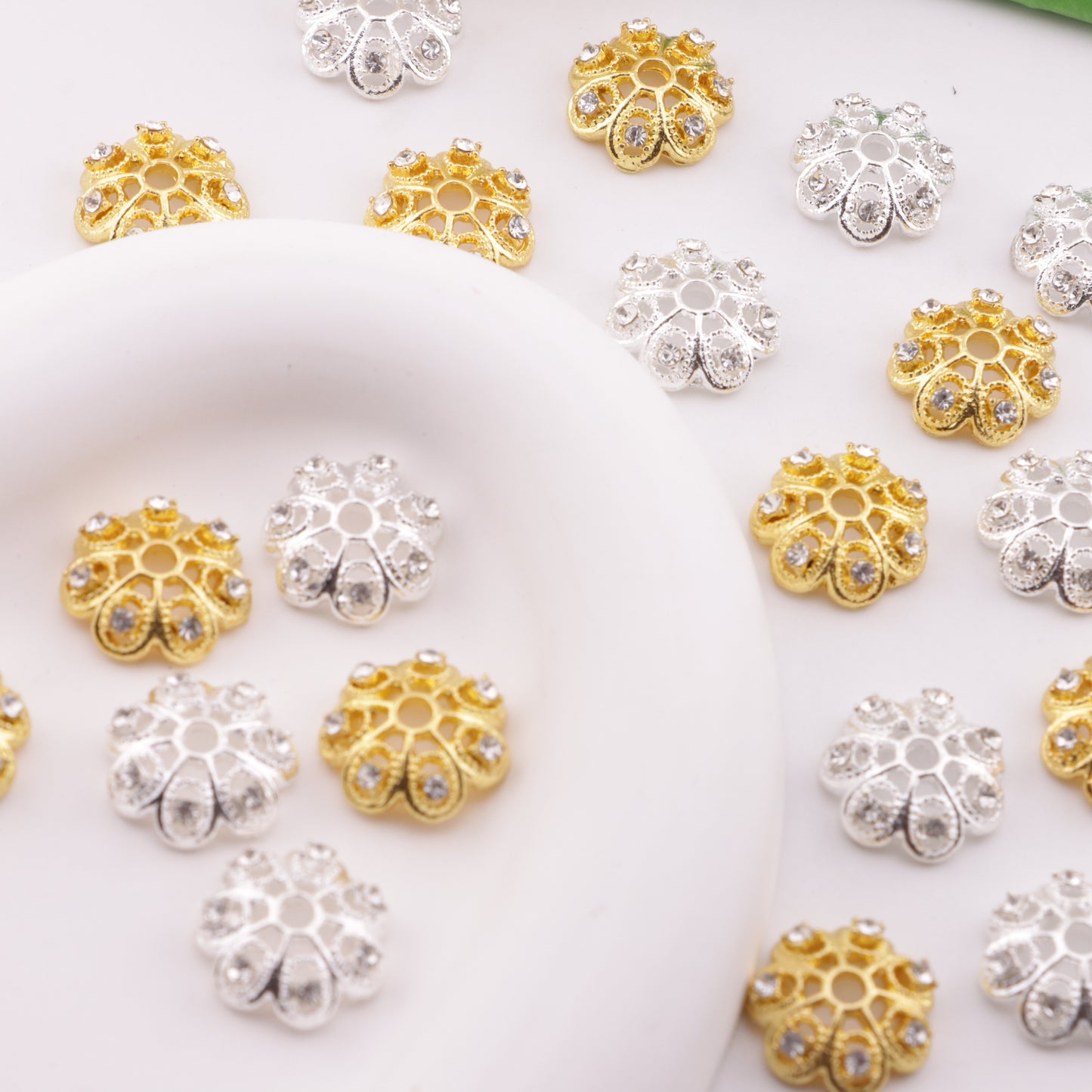 FS6365- 14mm Flower Beads With Diamonds Spacer (14mmの花のビーズとダイアモンドスペーサー)