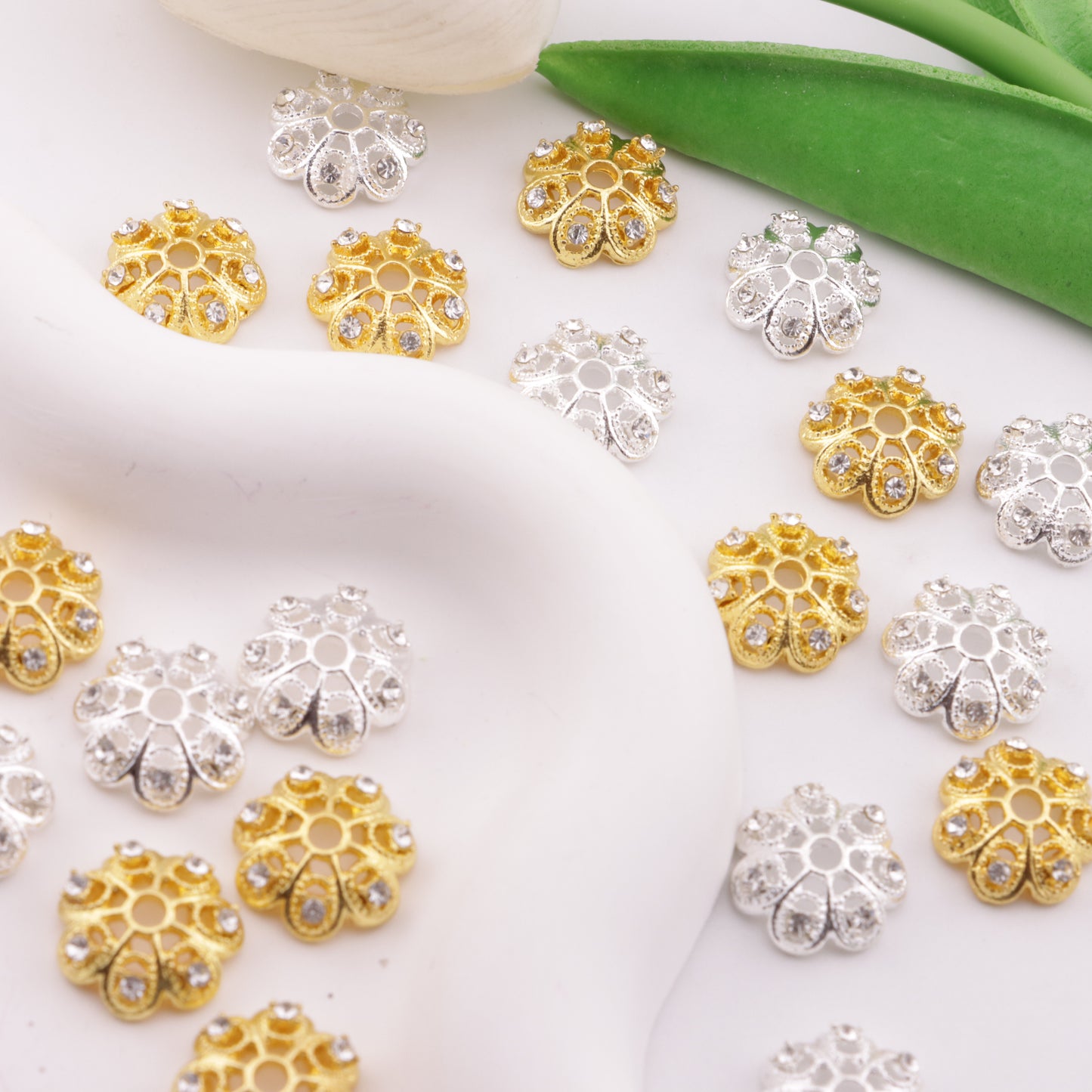 FS6365- 14mm Flower Beads With Diamonds Spacer (14mmの花のビーズとダイアモンドスペーサー)