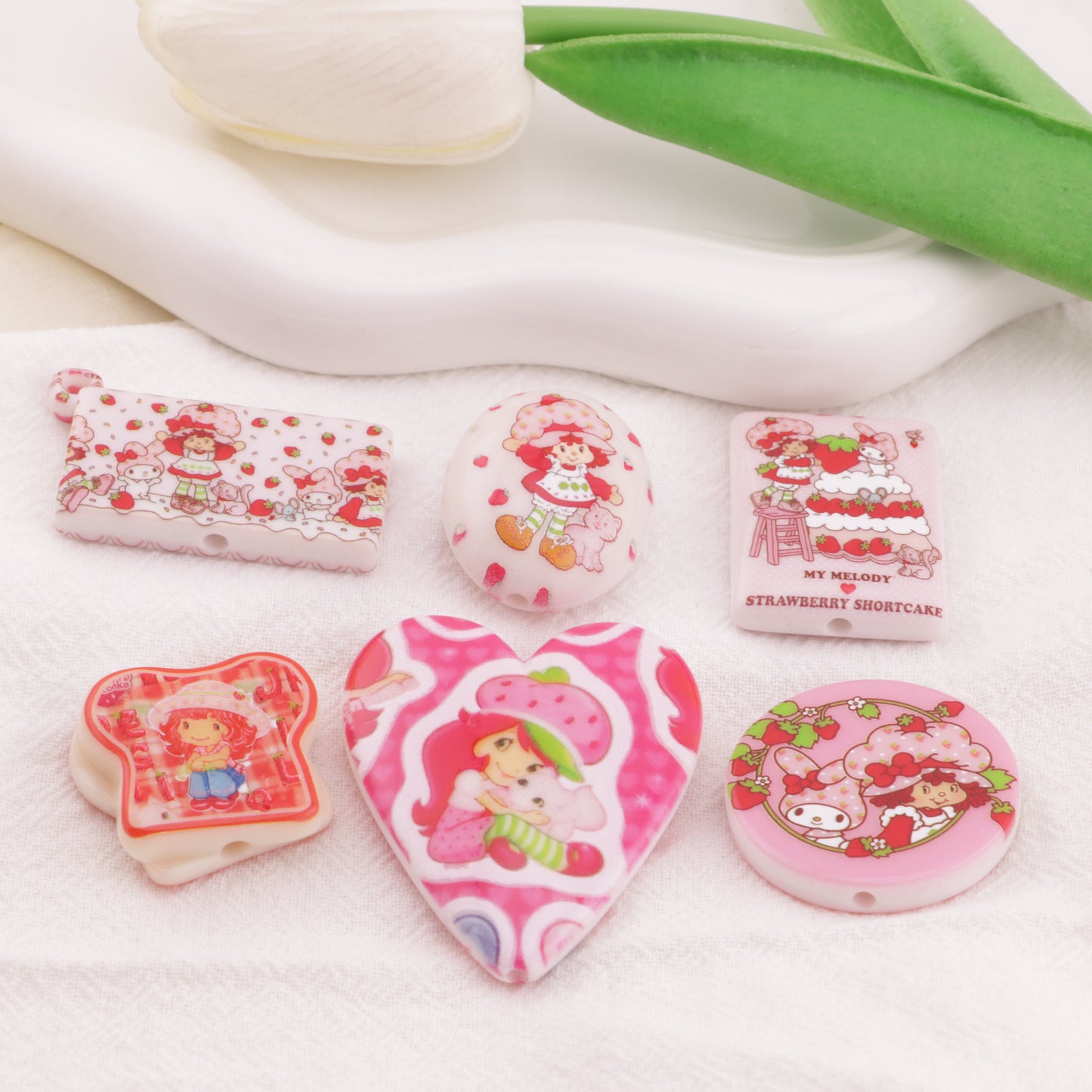 FS6401- Mixed Styles Of Strawberry Girl And Melody Beads And Patches
