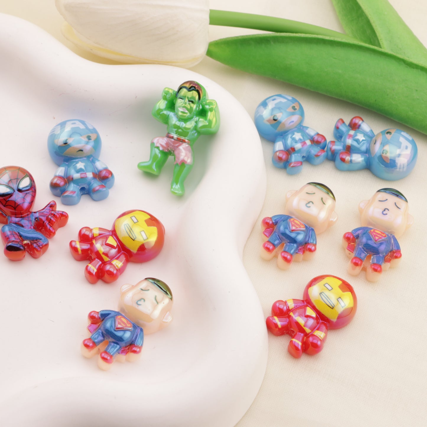 FS6477- Approximately 2×3cm Avengers Acrylic Resin Beads (約2×3cmのアベンジャーズアクリル樹脂ビーズ)