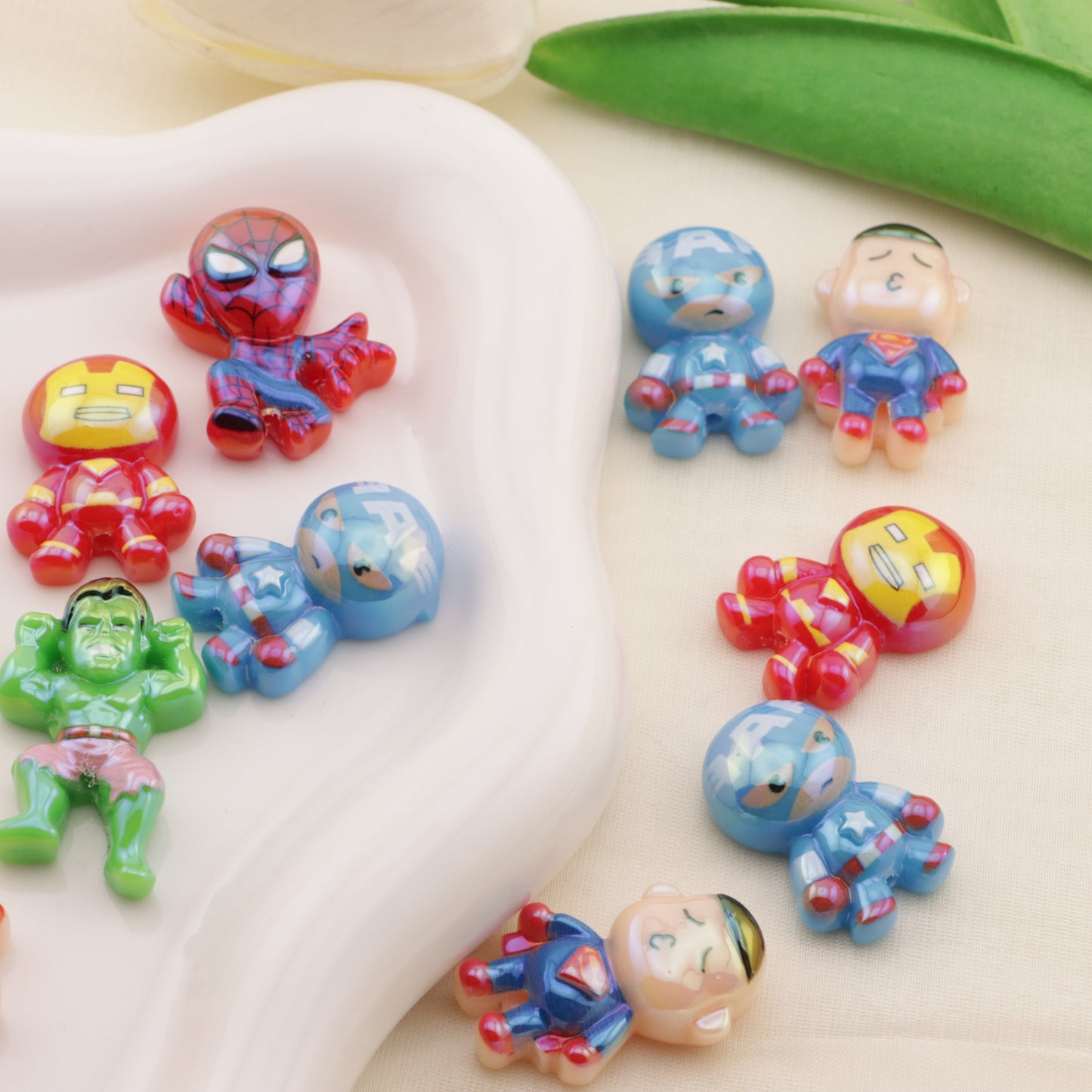 FS6477- Approximately 2×3cm Avengers Acrylic Resin Beads (約2×3cmのアベンジャーズアクリル樹脂ビーズ)