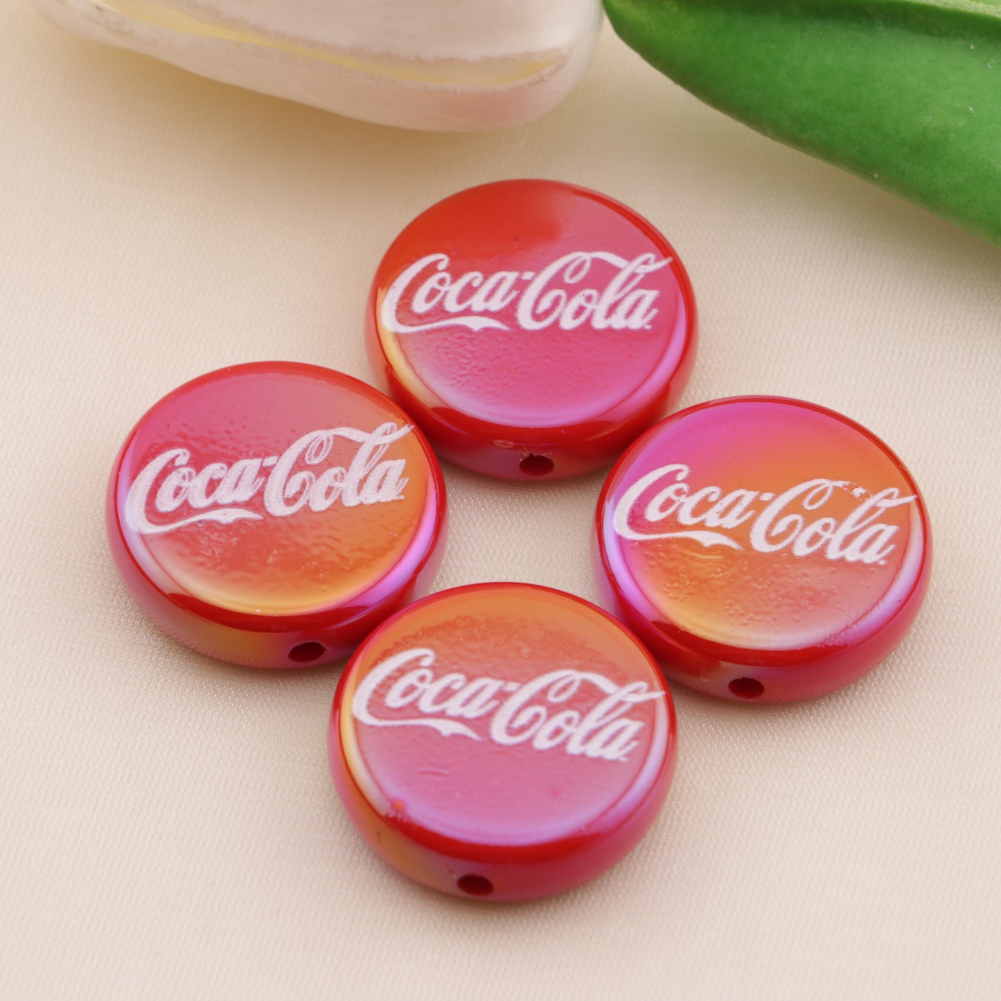 FS6498- 20mm Coca-Cola Printed Round Plate Beads(20mm コカ・コーラプリント ラウンドプレートビーズ)