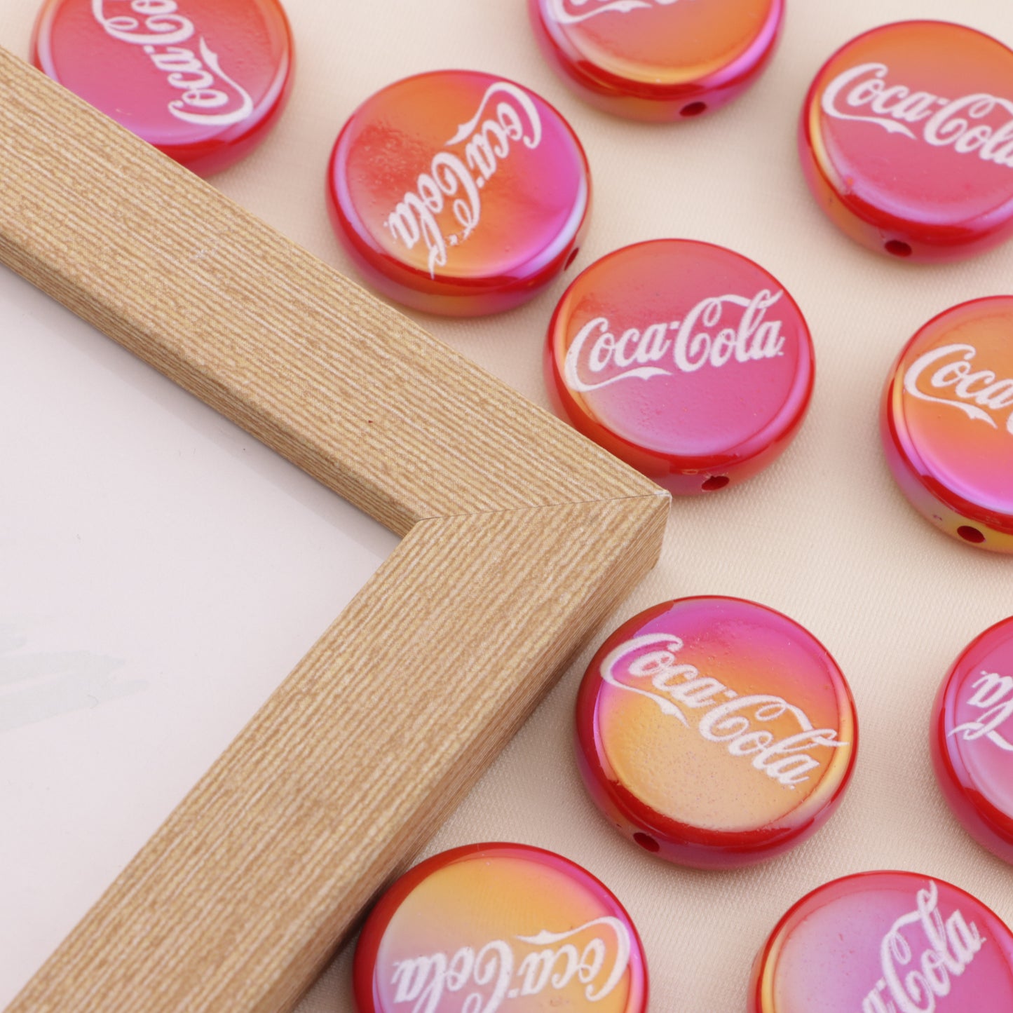 FS6498- 20mm Coca-Cola Printed Round Plate Beads(20mm コカ・コーラプリント ラウンドプレートビーズ)