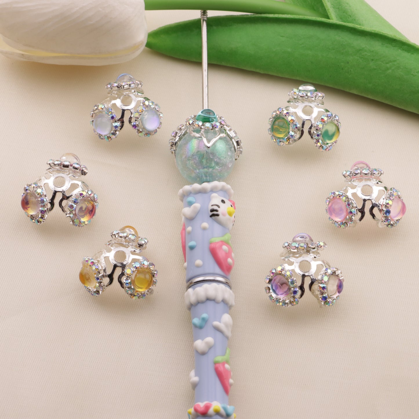 FS6507- Random Mixed Color 16×20mm Zircon Three-Petal Flower Alloy Spacer (16×20mm ジルコン三弁花合金スペーサー)
