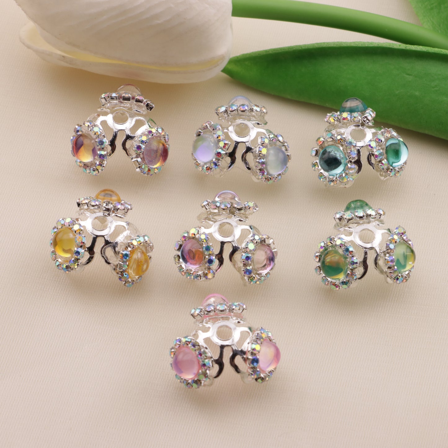 FS6507- Random Mixed Color 16×20mm Zircon Three-Petal Flower Alloy Spacer (16×20mm ジルコン三弁花合金スペーサー)