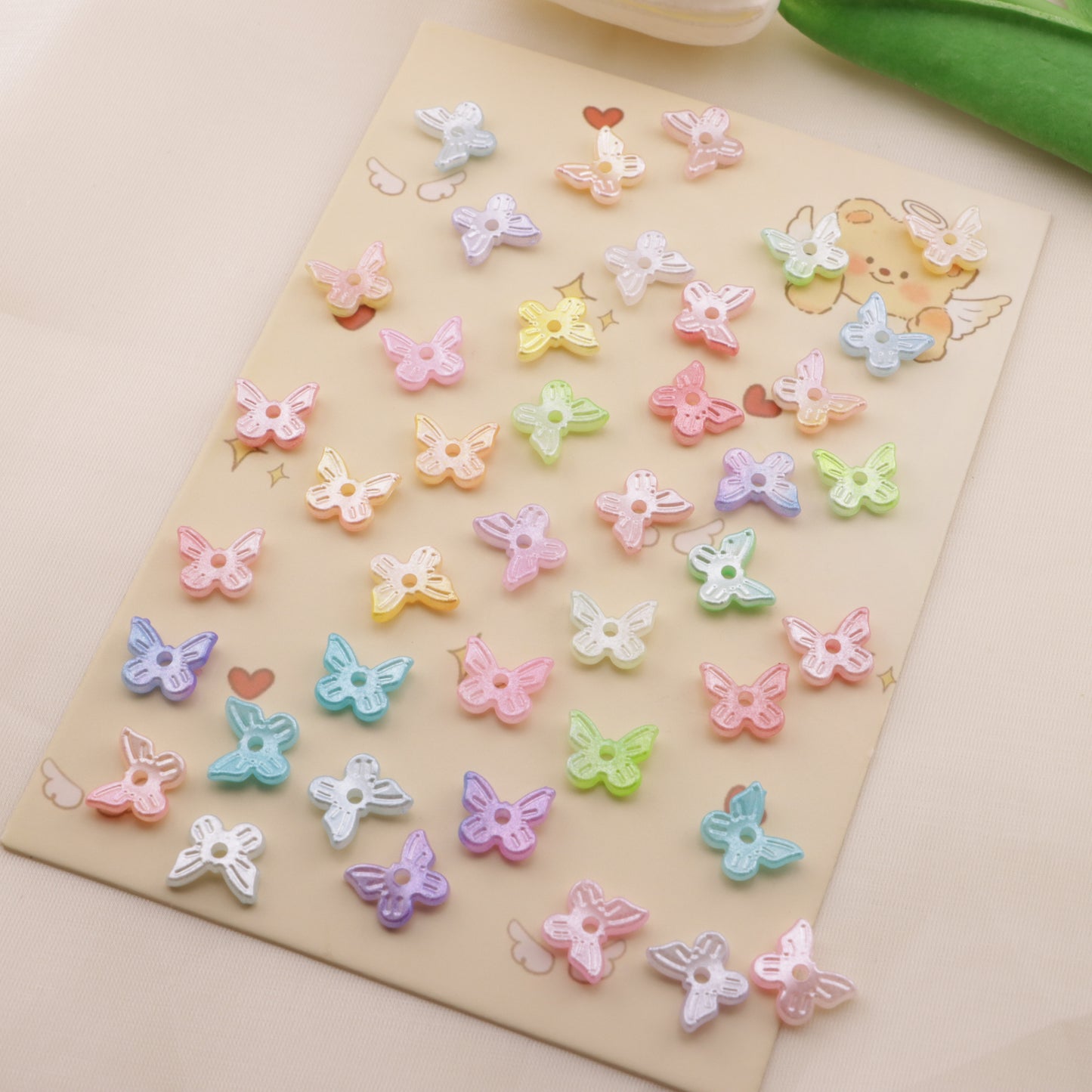 FS6471- Approximately 10×11mm Pearl Looking Butterfly With Hole Acrylic Beads (約10×11mmの真珠のような蝶の穴付きアクリルビーズ)