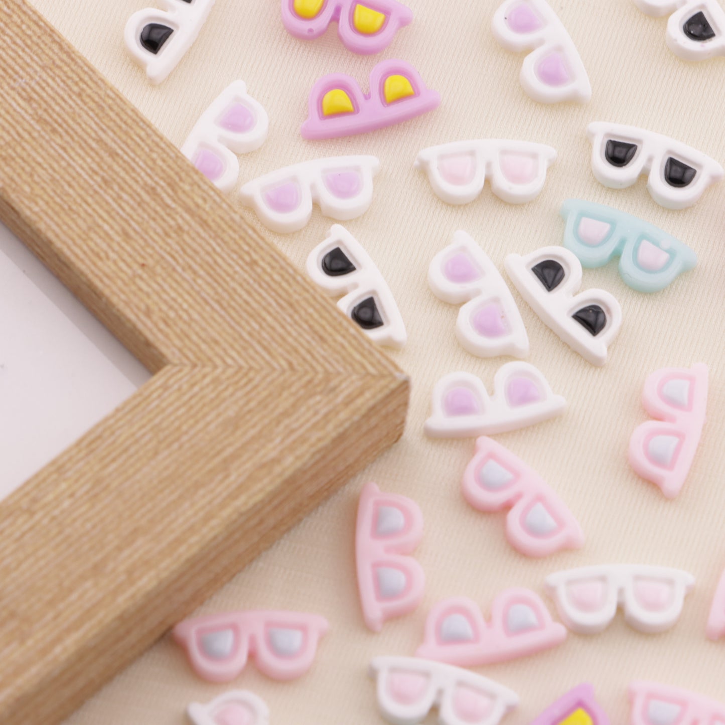 FS6472- Approximately 14×6mm Luminous Sunglasses Nail Charms(約14×6mm 光るサングラスネイルチャーム)