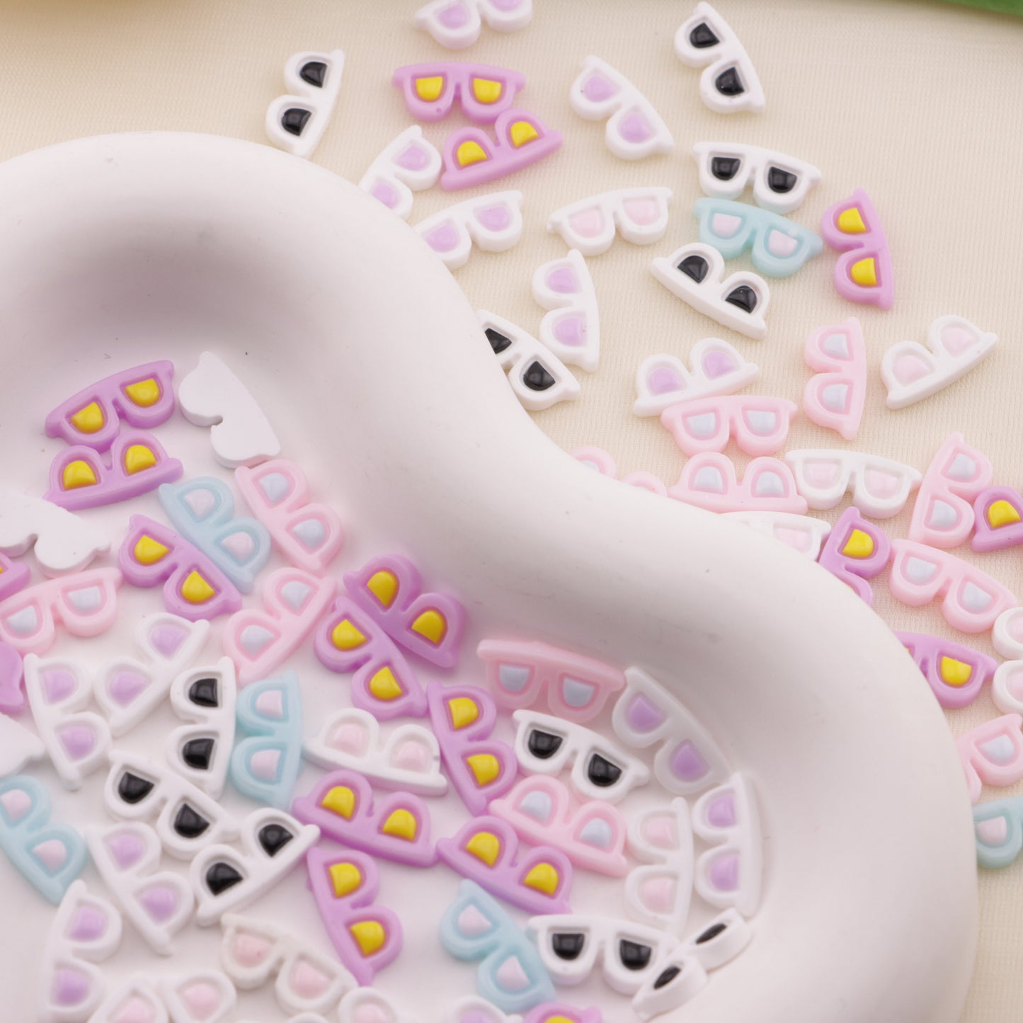 FS6472- Approximately 14×6mm Luminous Sunglasses Nail Charms(約14×6mm 光るサングラスネイルチャーム)