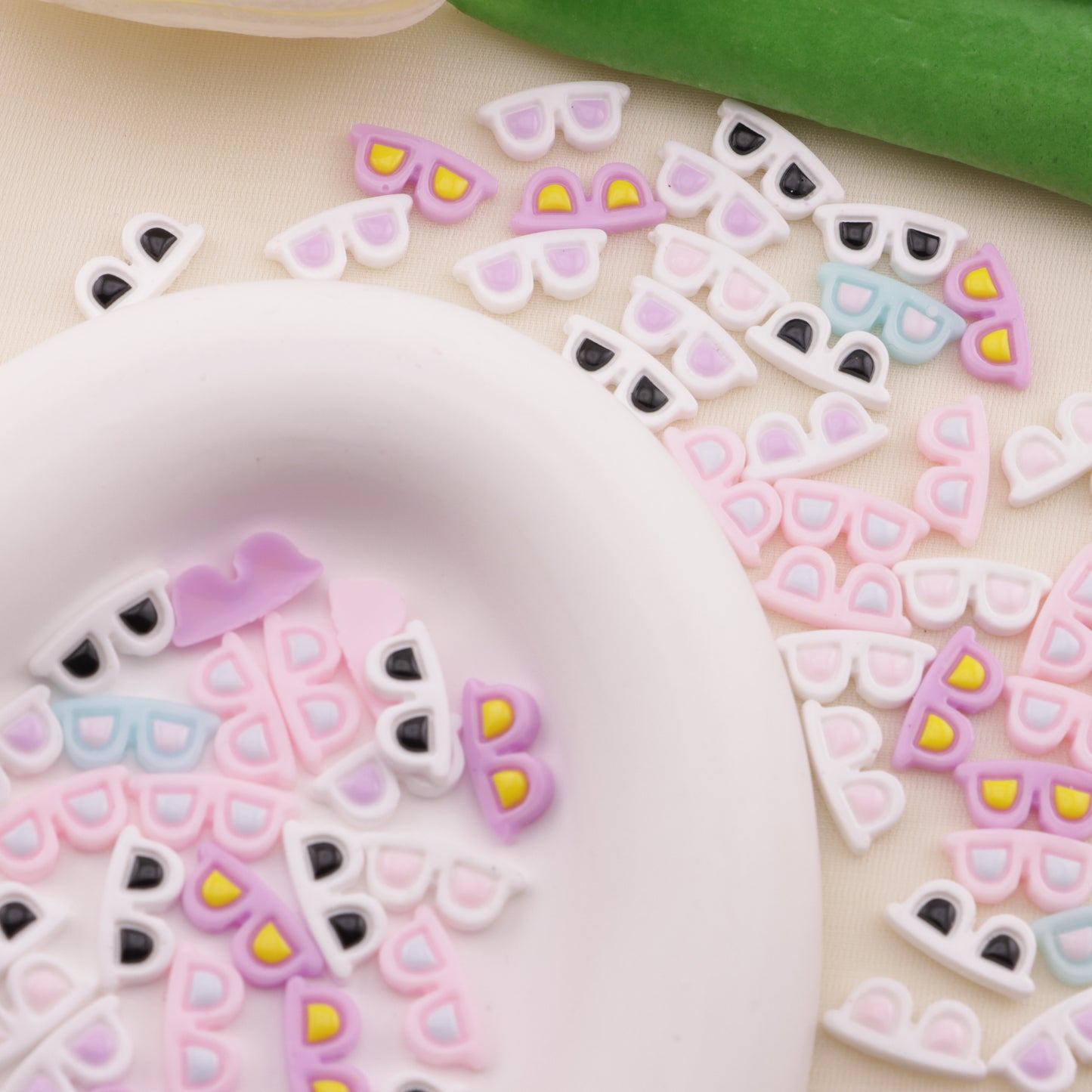 FS6472- Approximately 14×6mm Luminous Sunglasses Nail Charms(約14×6mm 光るサングラスネイルチャーム)