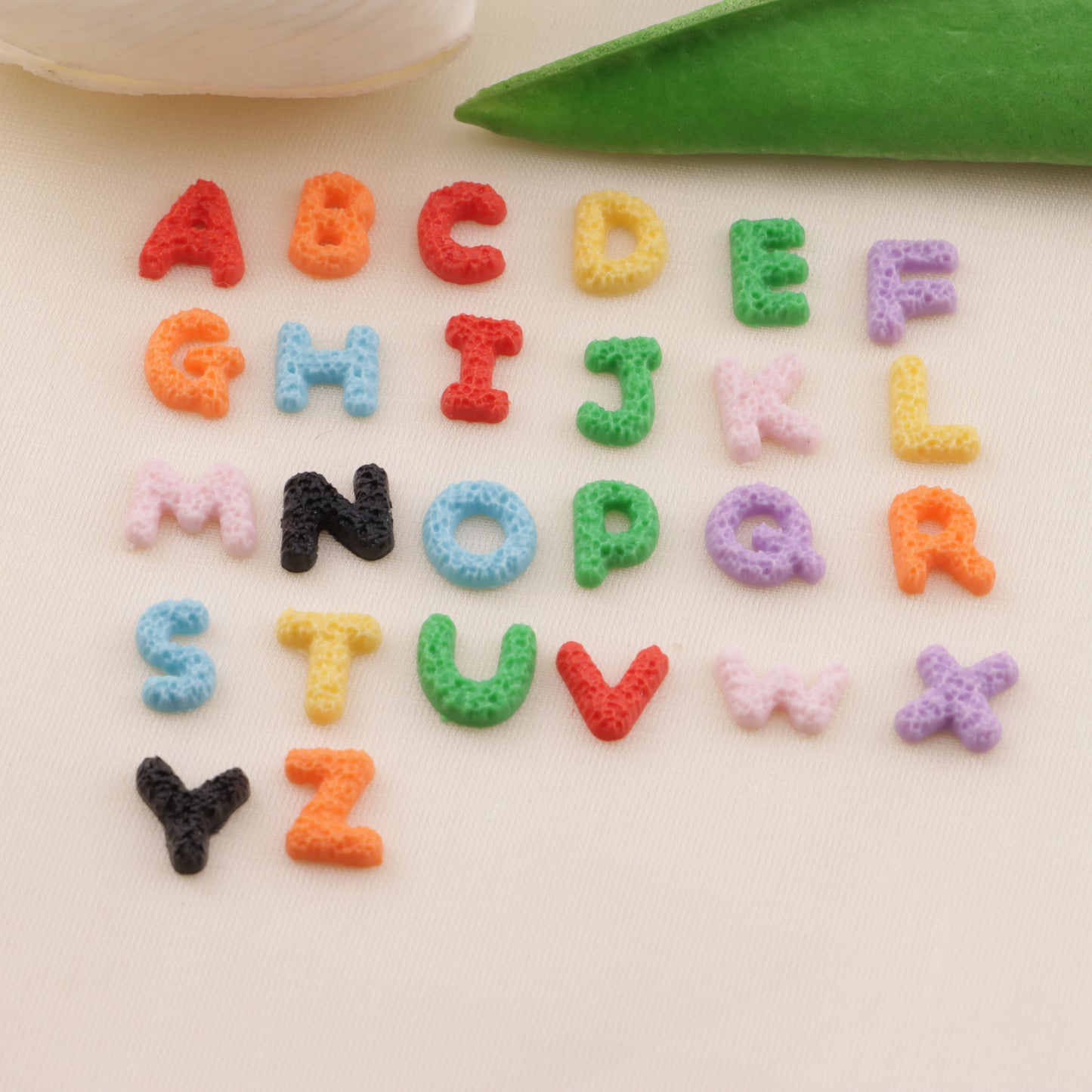 FS6473- Approximately 8×9mm Luminous Letter Nail Charms(約8×9mmの発光文字ネイルチャーム)