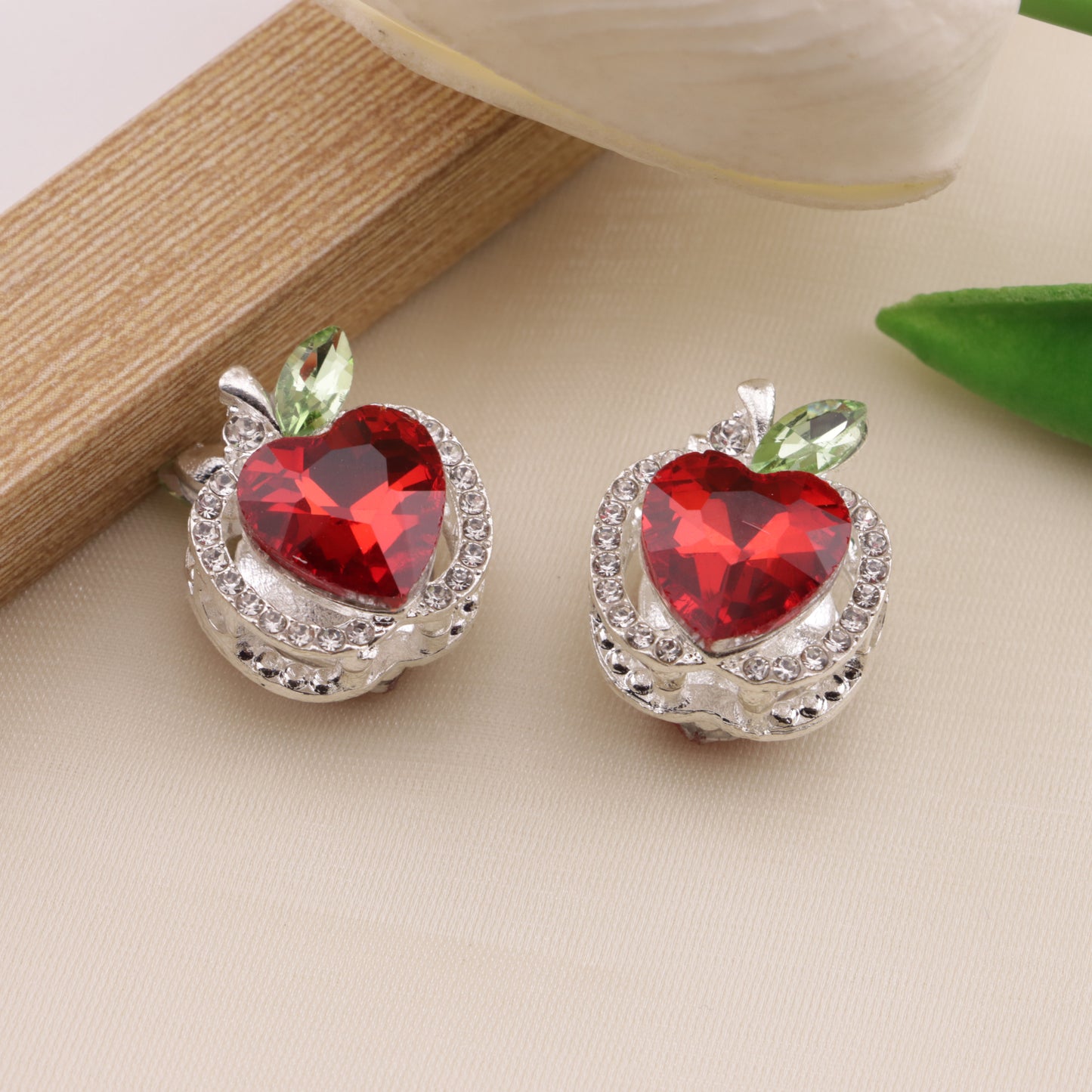 FS6493- Approximately 1.7×2×1.6Cm Apple Four-Way Alloy Beads