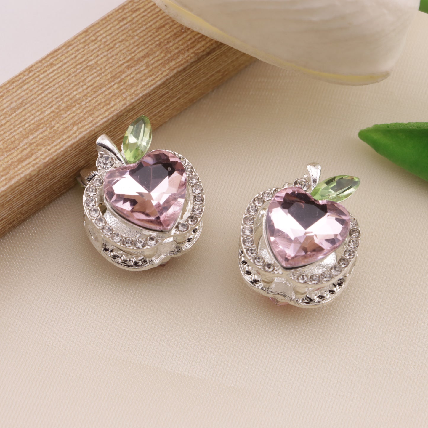 FS6493- Approximately 1.7×2×1.6Cm Apple Four-Way Alloy Beads