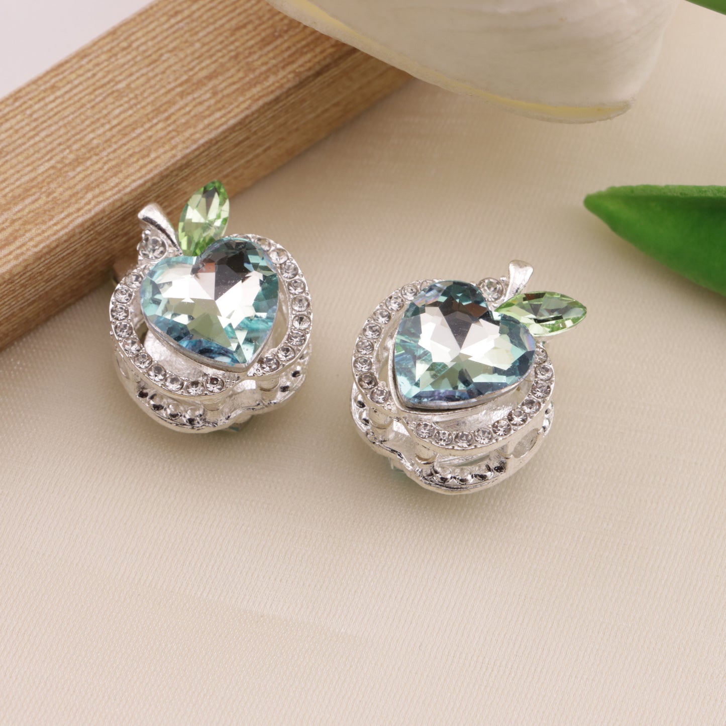 FS6493- Approximately 1.7×2×1.6Cm Apple Four-Way Alloy Beads