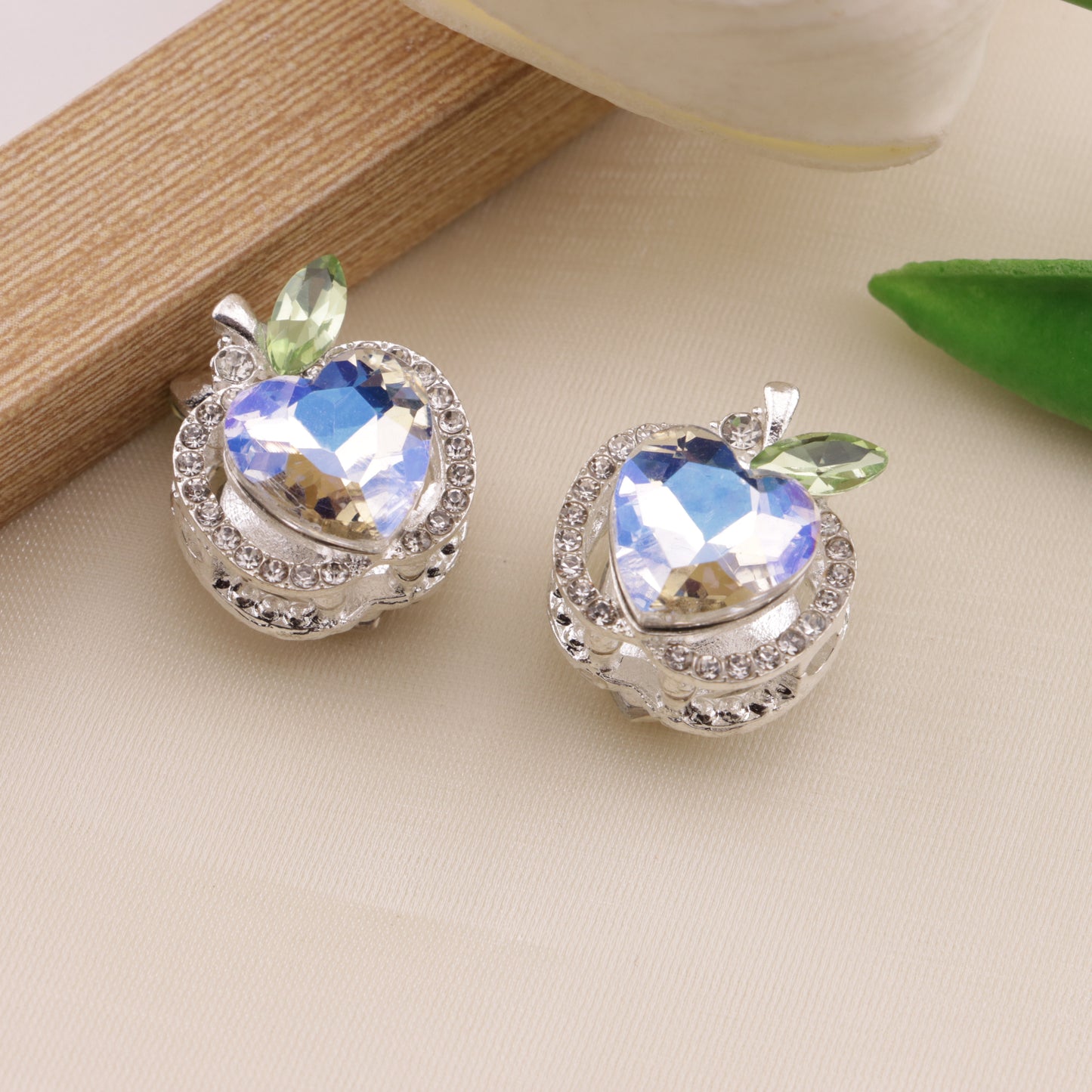 FS6493- Approximately 1.7×2×1.6Cm Apple Four-Way Alloy Beads