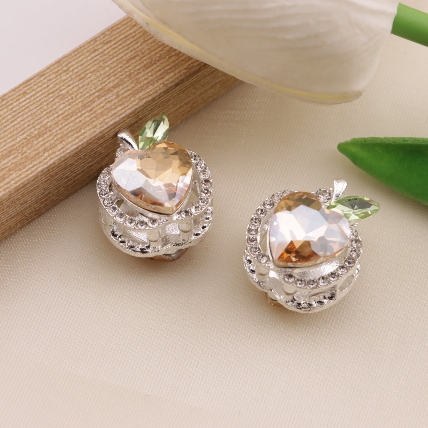 FS6493- Approximately 1.7×2×1.6Cm Apple Four-Way Alloy Beads