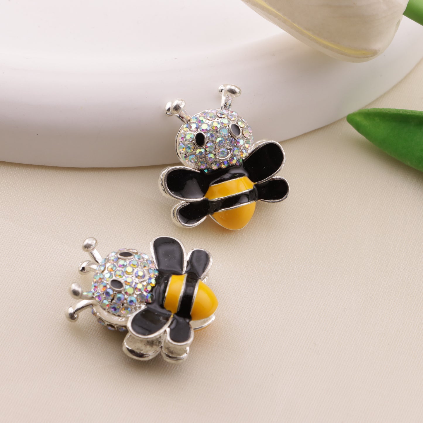 FS6488- Approximately 2.9×2.5Cm Bee Four-Hole Alloy Beads(約2.9×2.5cmのビー4穴合金ビーズ)