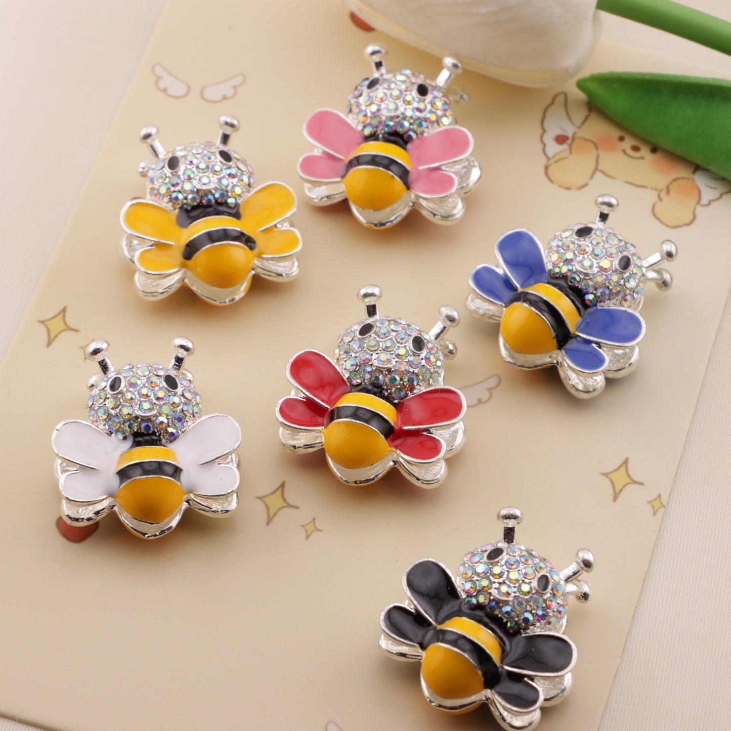 FS6488- Approximately 2.9×2.5Cm Bee Four-Hole Alloy Beads(約2.9×2.5cmのビー4穴合金ビーズ)