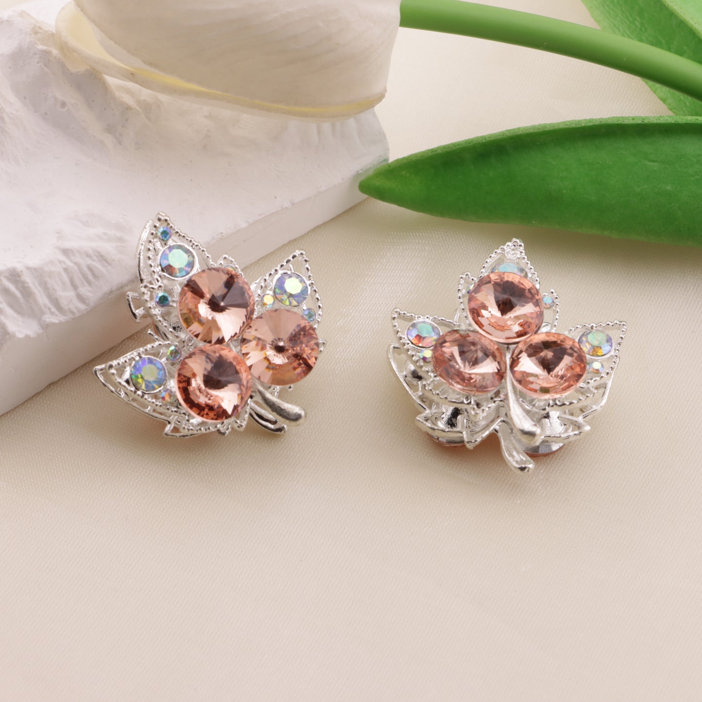 FS6487- Approximately 3.4×3.1×1.8Cm Double-Sided Three-Dimensional Maple Leaf Alloy Beads(約3.4×3.1×1.8cm 両面立体メープルリーフ合金ビーズ)