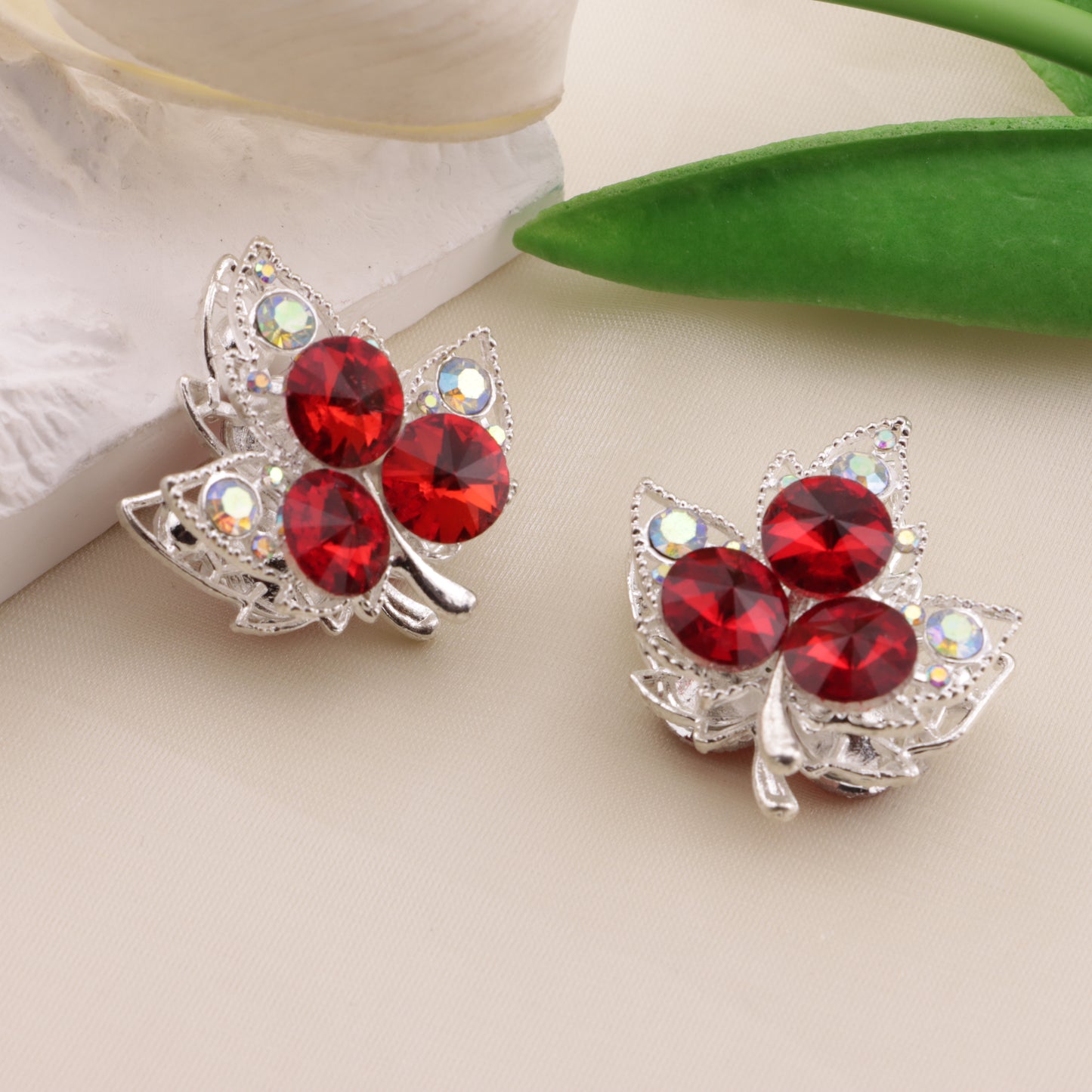 FS6487- Approximately 3.4×3.1×1.8Cm Double-Sided Three-Dimensional Maple Leaf Alloy Beads(約3.4×3.1×1.8cm 両面立体メープルリーフ合金ビーズ)