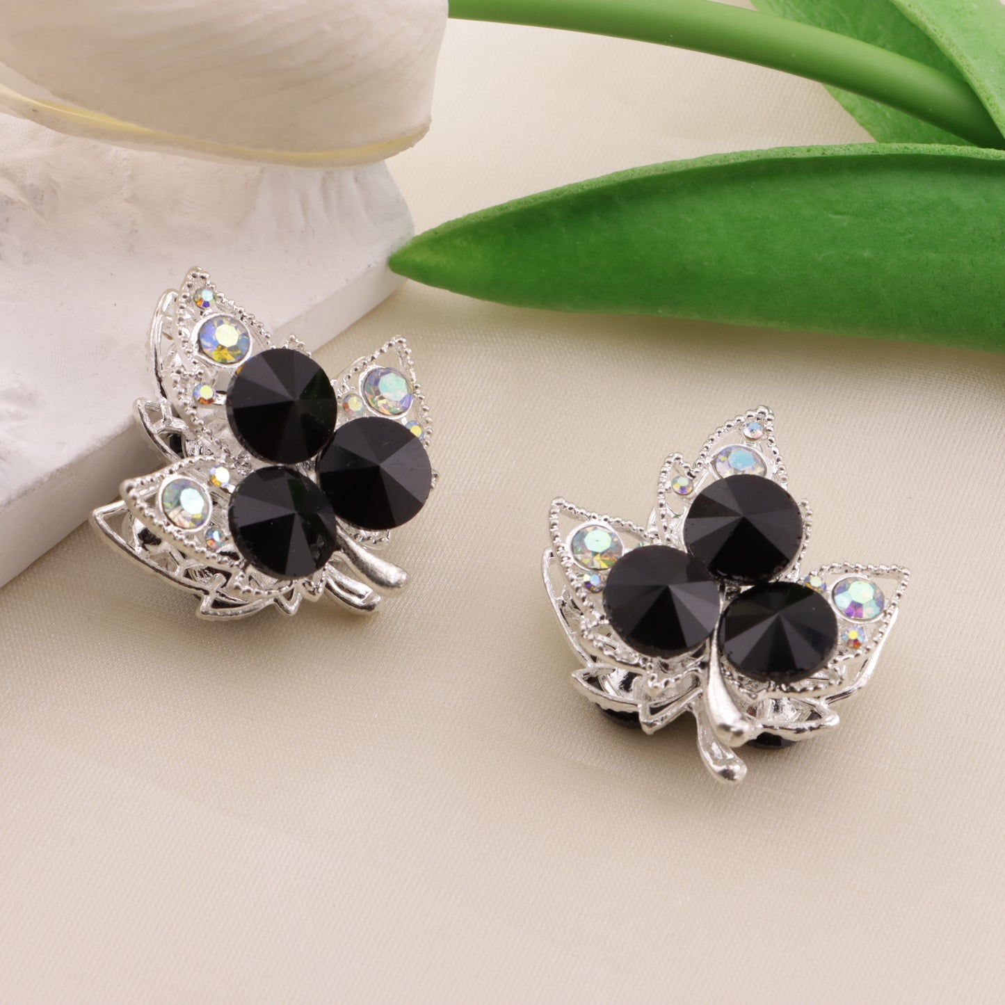 FS6487- Approximately 3.4×3.1×1.8Cm Double-Sided Three-Dimensional Maple Leaf Alloy Beads(約3.4×3.1×1.8cm 両面立体メープルリーフ合金ビーズ)