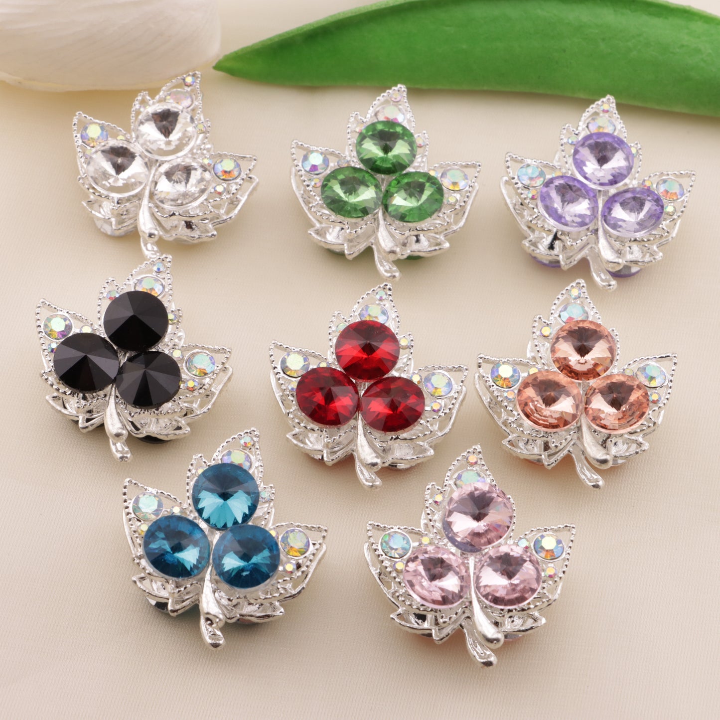FS6487- Approximately 3.4×3.1×1.8Cm Double-Sided Three-Dimensional Maple Leaf Alloy Beads