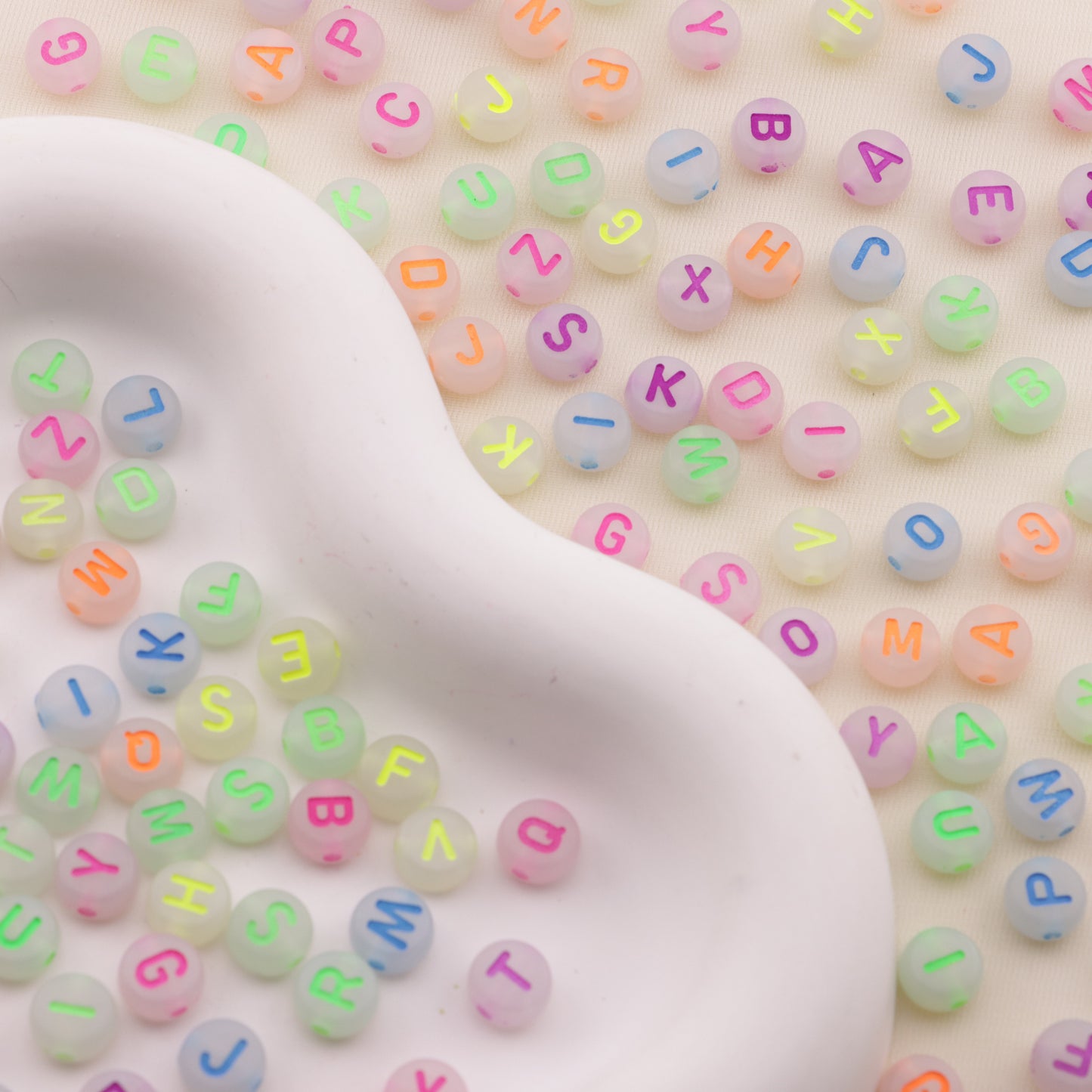 FS6545- 4*7 Aperture 12mm 4*7 Font Mixed Color Luminous Acrylic Letter Beads