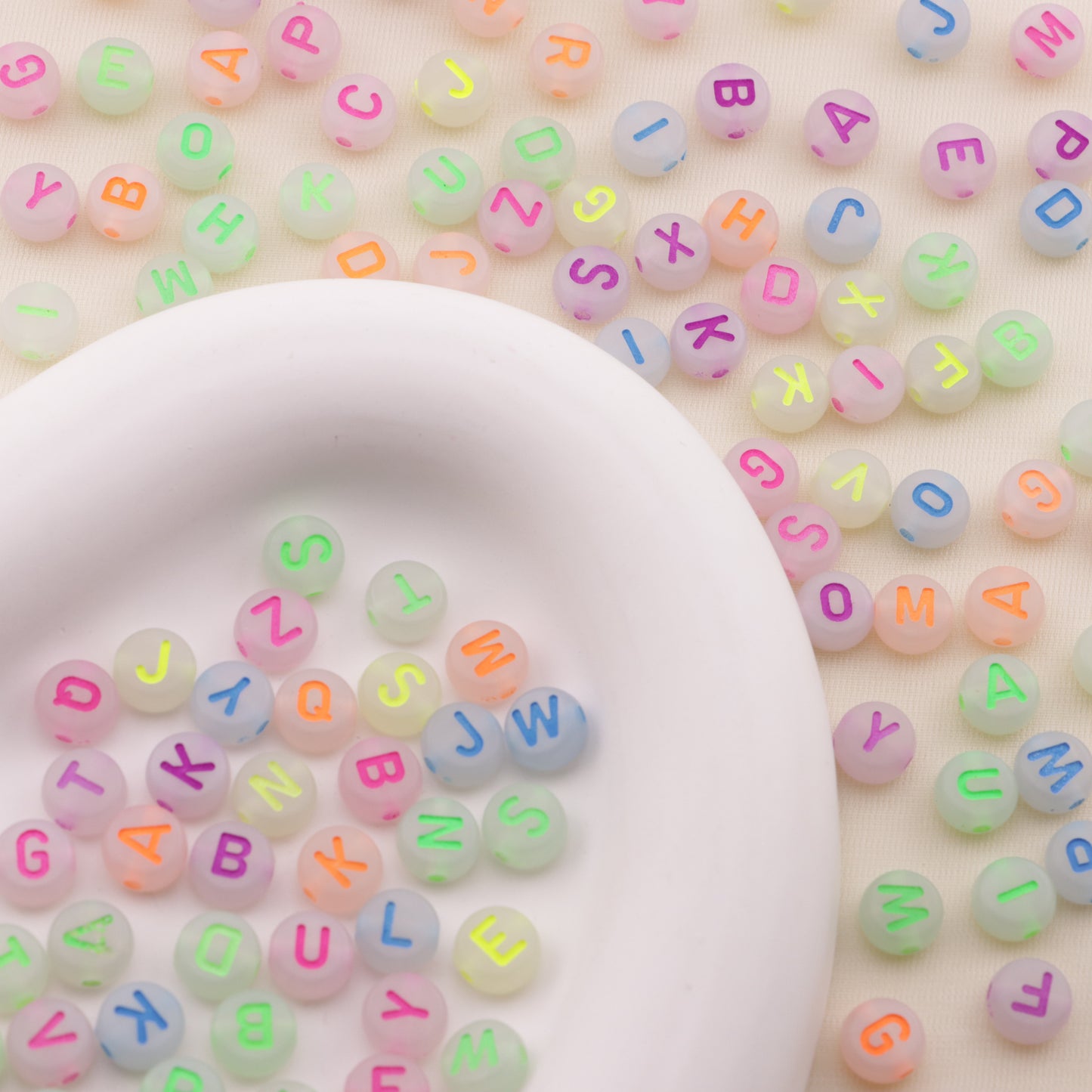 FS6545- 4*7 Aperture 12mm 4*7 Font Mixed Color Luminous Acrylic Letter Beads