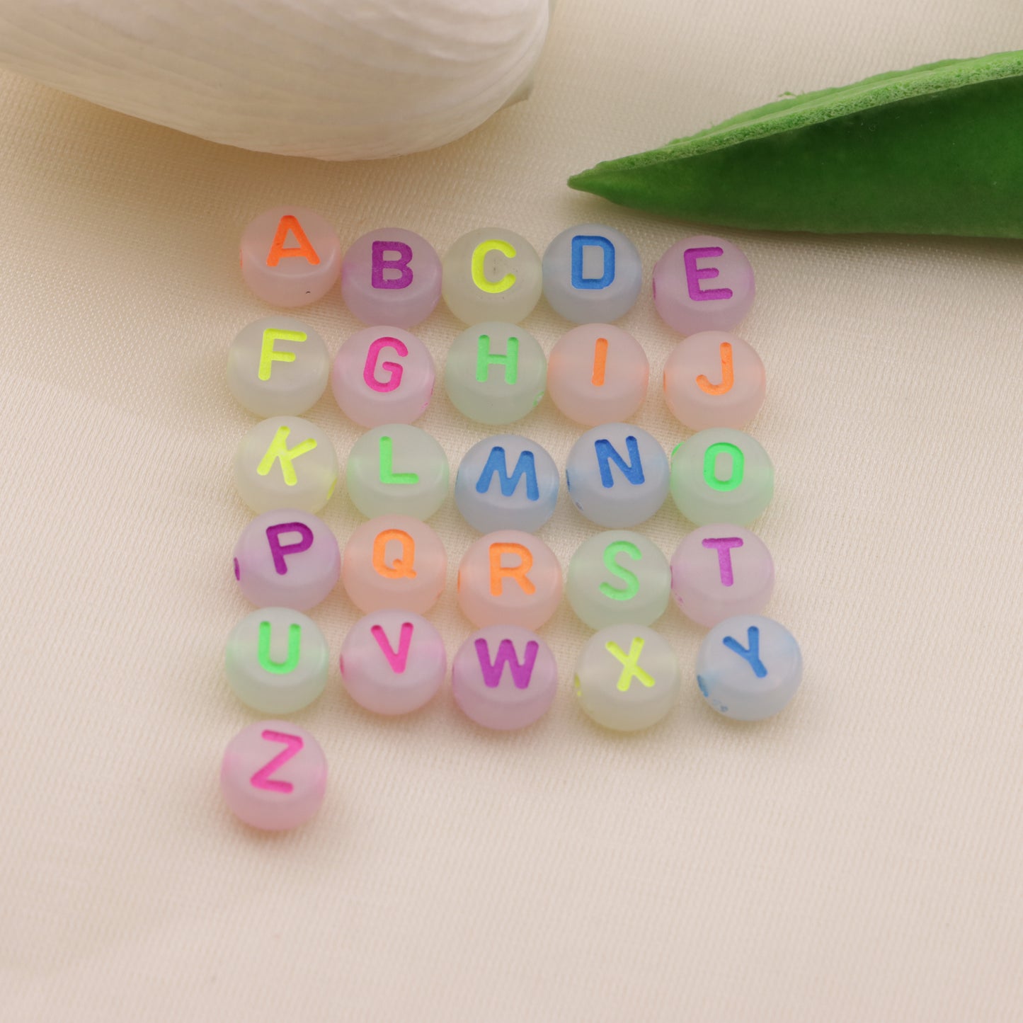 FS6545- 4*7 Aperture 12mm 4*7 Font Mixed Color Luminous Acrylic Letter Beads
