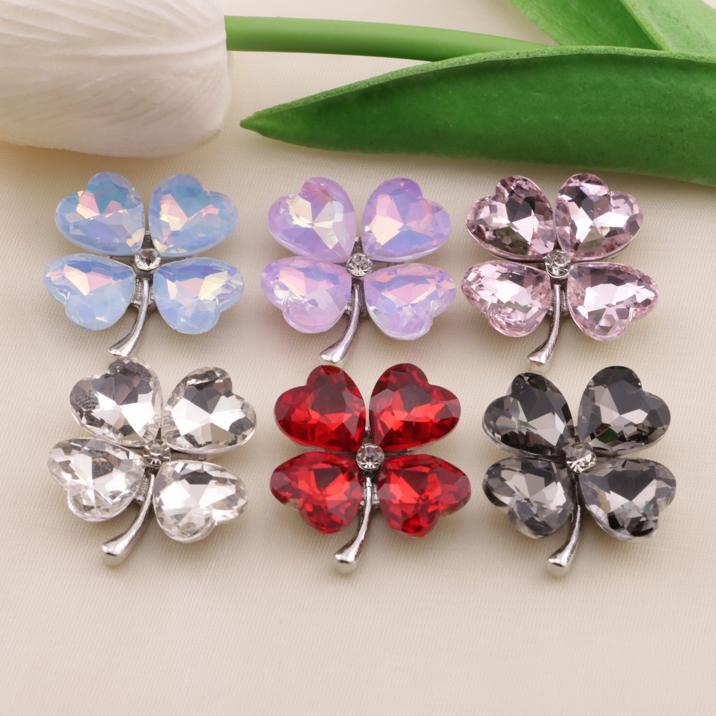 FS6584- 28mm Heart Four-Leaf Clover Alloy Charms Ai Xin Si Ye Cao He Jin Tie Pian