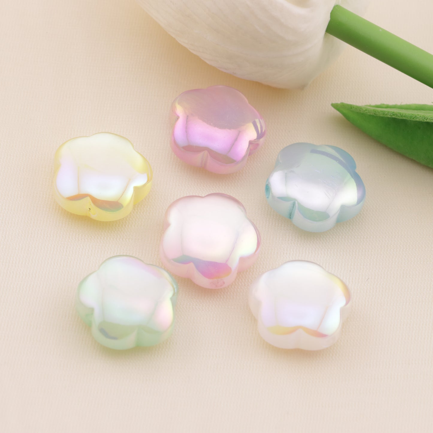 FS5728- Approximately 17mm Cat's Eye Flower Resin Beads