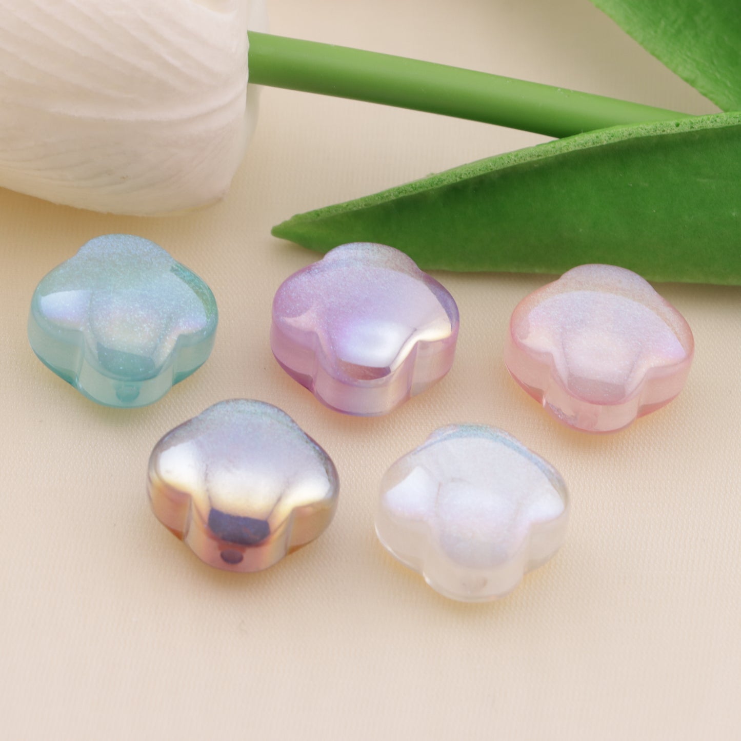 FS5723- 17mm Cat's Eye Fine Glitter Four - Leaf Clover Resin Beads