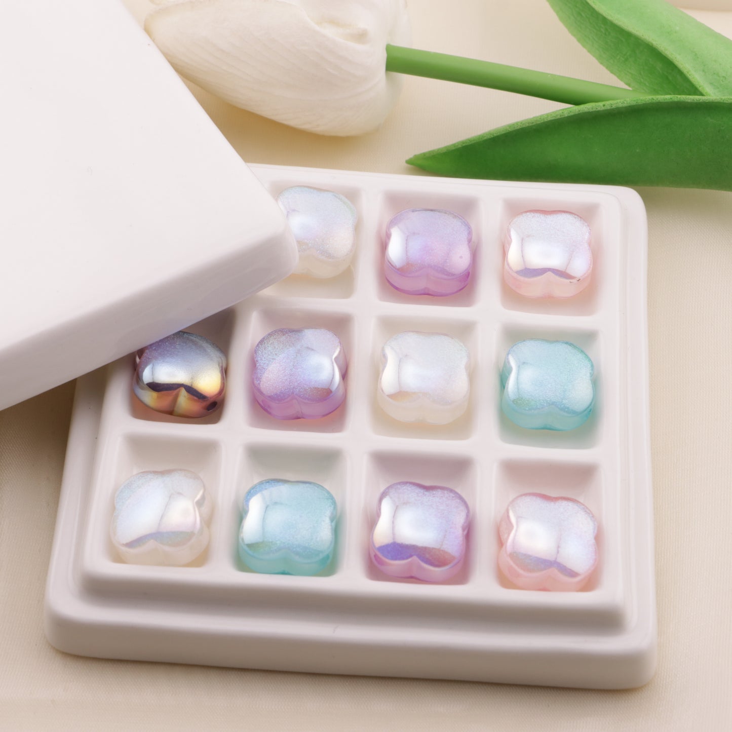 FS5723- 17mm Cat's Eye Fine Glitter Four - Leaf Clover Resin Beads