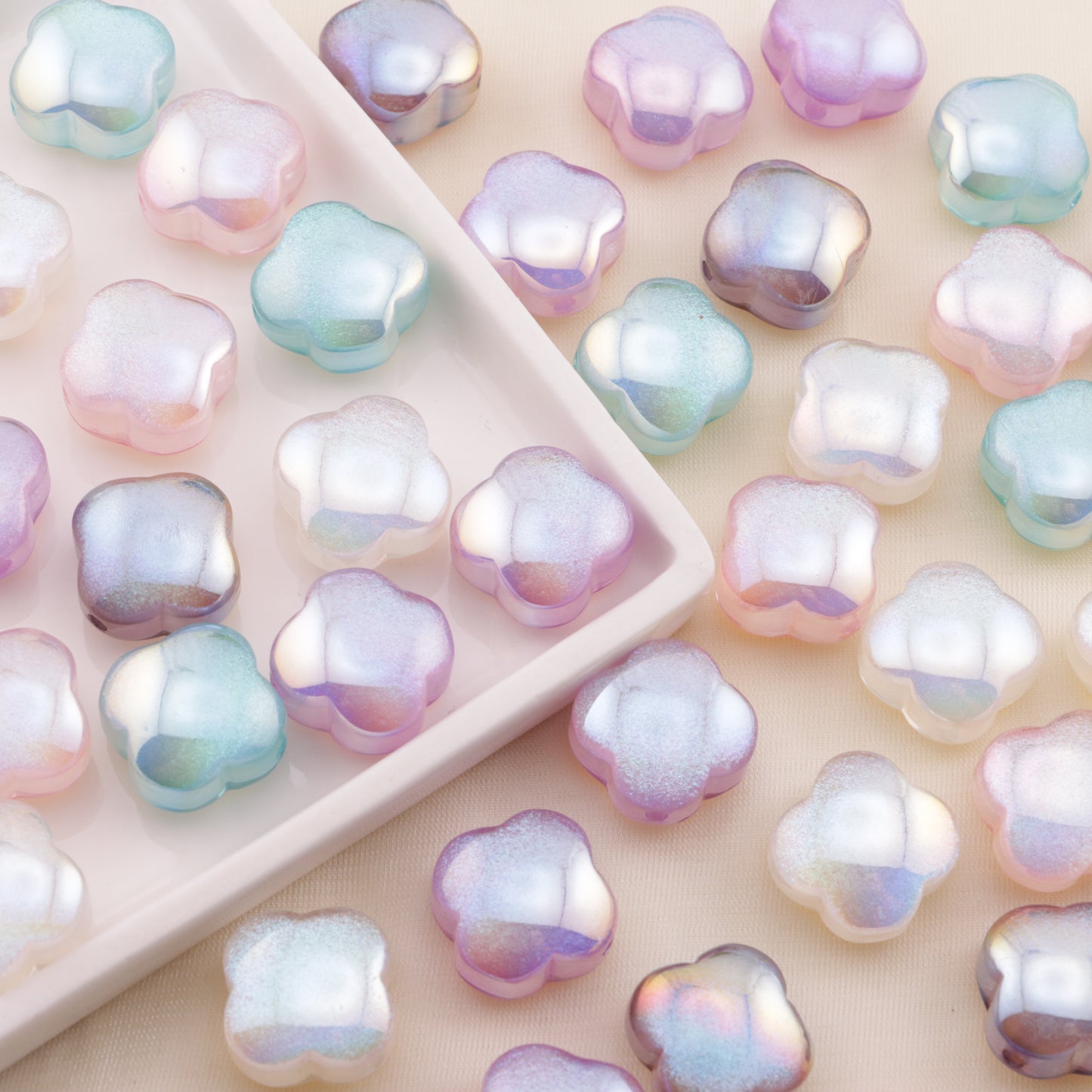 FS5723- 17mm Cat's Eye Fine Glitter Four - Leaf Clover Resin Beads