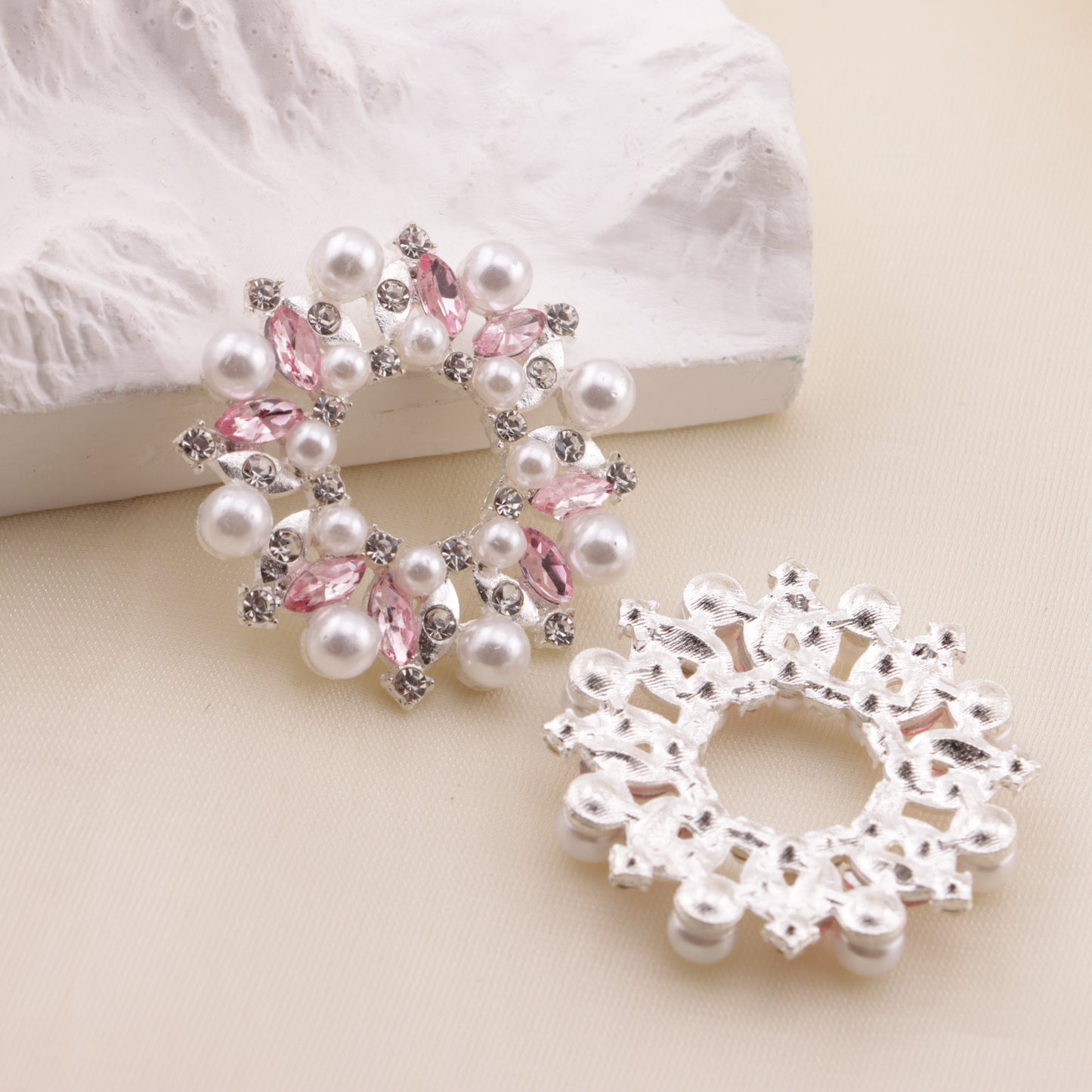 FS5267- 33mm Metal Round Flower Frame Charms