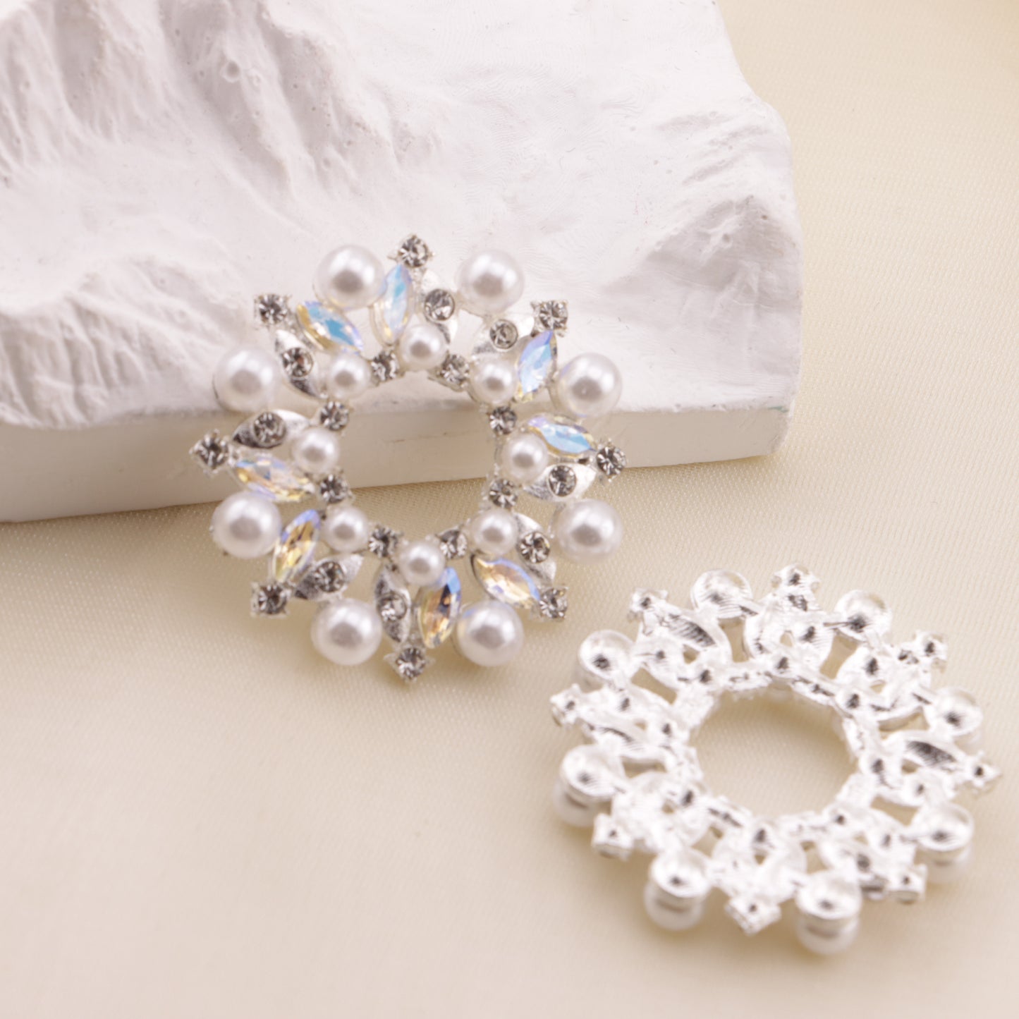 FS5267- 33mm Metal Round Flower Frame Charms