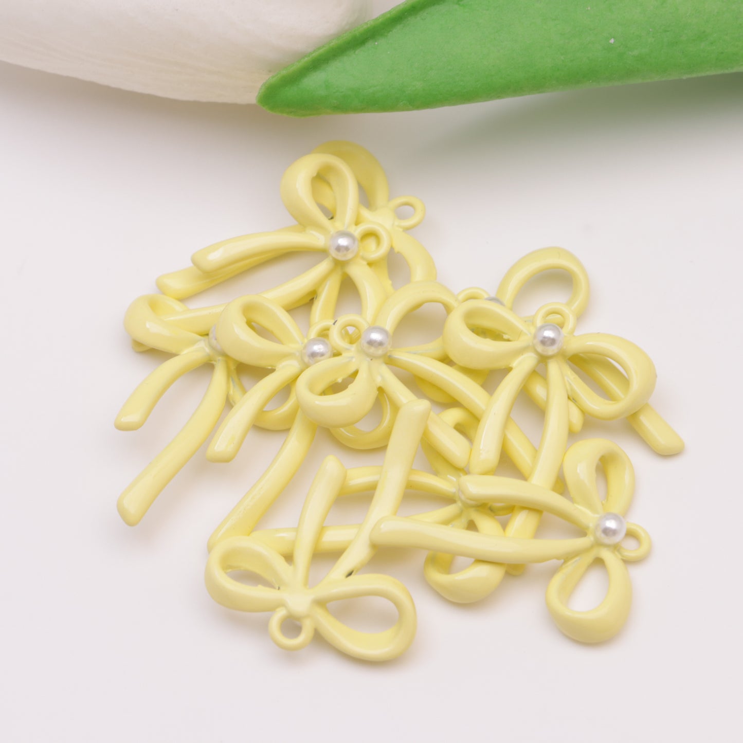 FS4873-25*20mm Pearl-Embellished Bows And Pendant