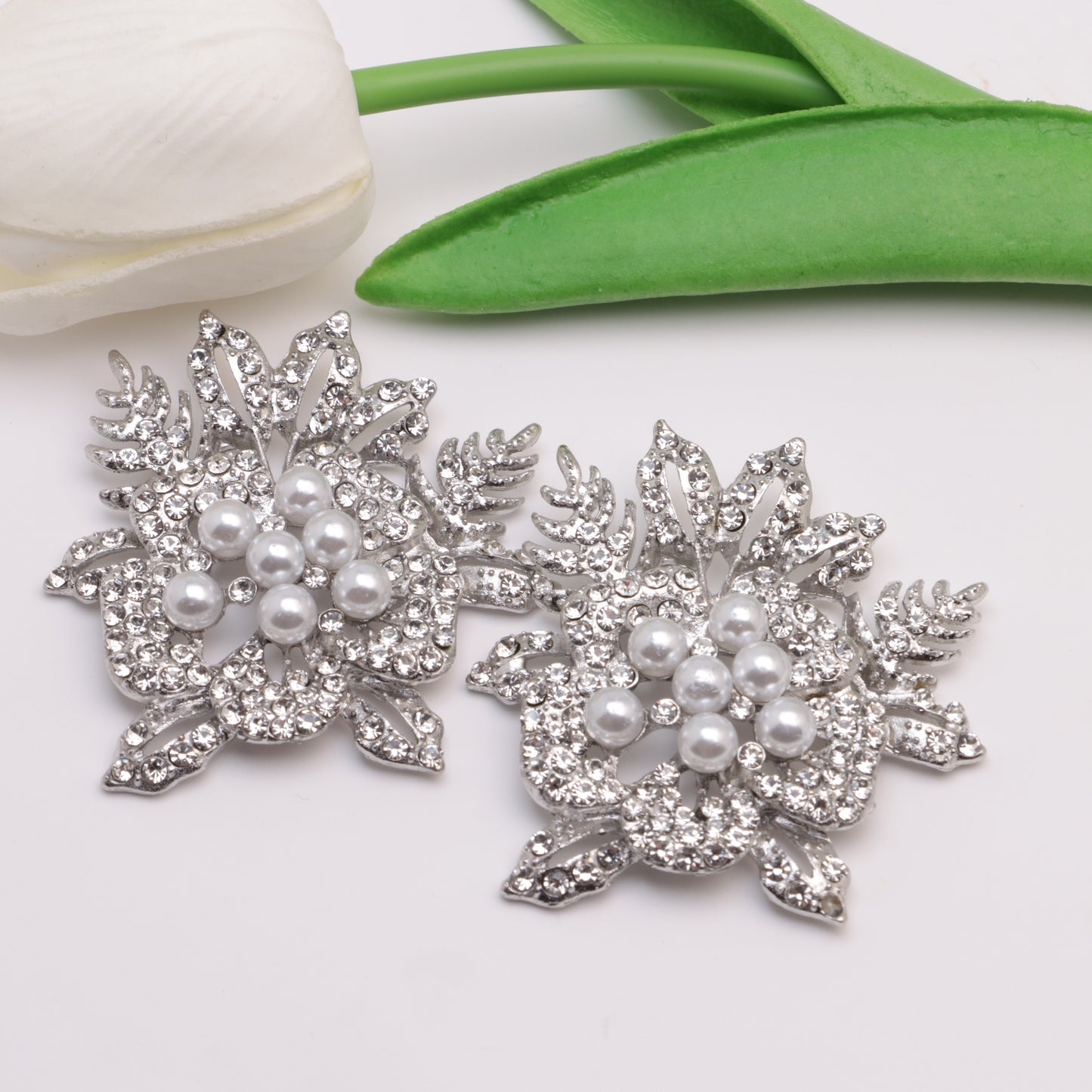 FS5427- 50*56mm Flower With Leaf Metal Charms Pearl And Diamond-Added Flower Alloy Patches With Leaves