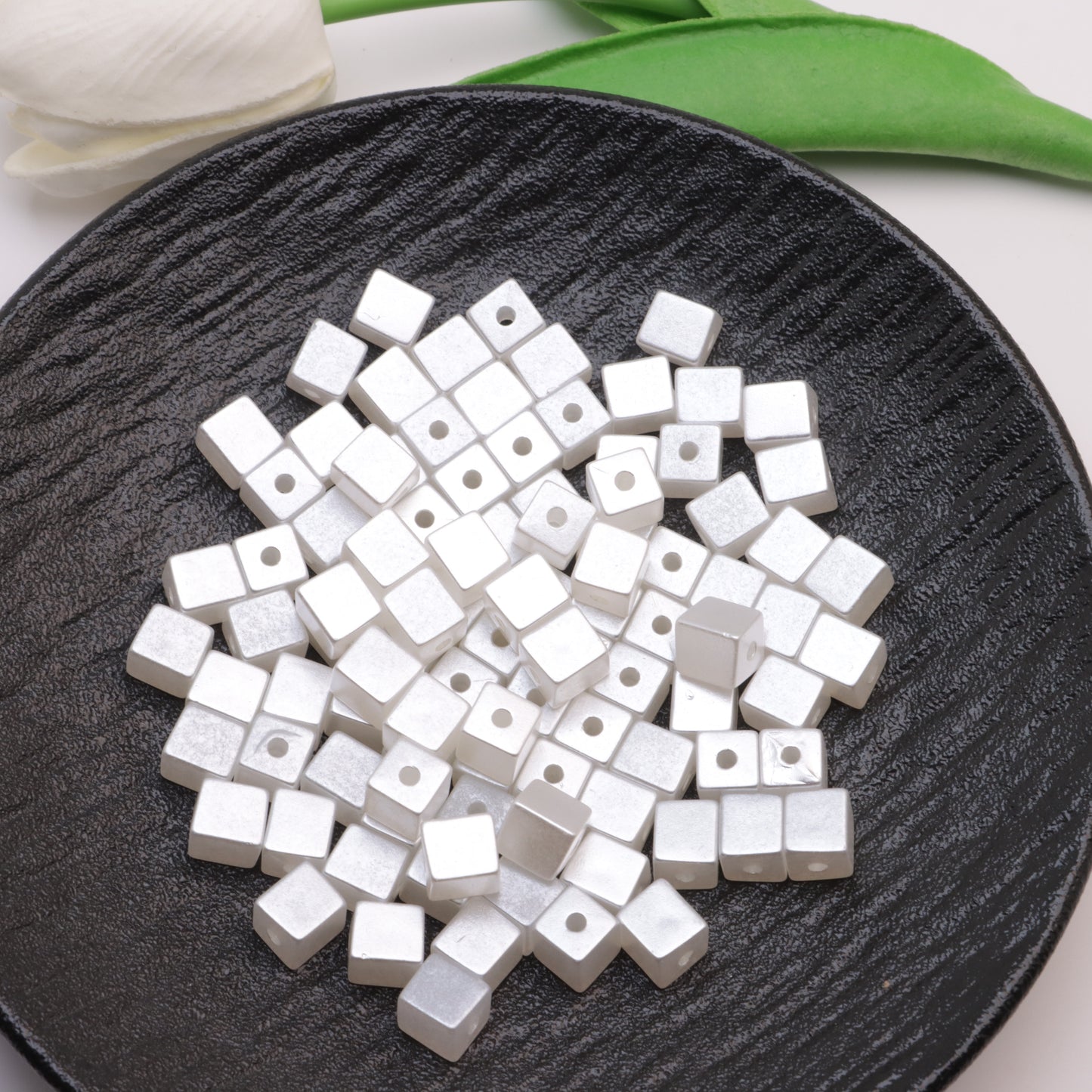 FS3897- 8.5mm Pearl Cubes Beads - Can Pass Through A Pen