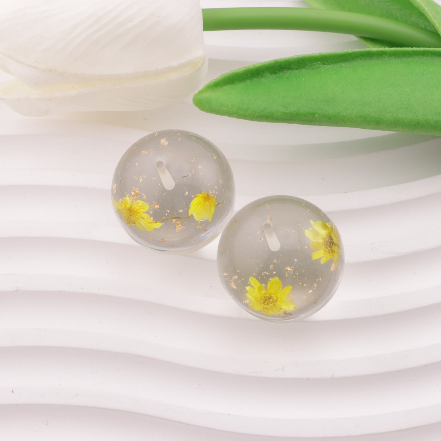 FS4294- 25mm Gold Foil Dried Flower Half-Hole (Can Be Used As A Pendant)