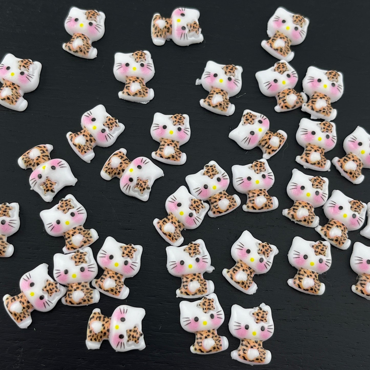 FS0079- 12MM HK leopard print Nails charms