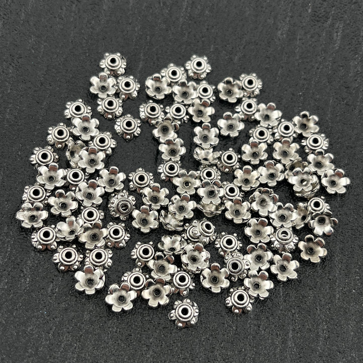 FS2337- 7mm Flower Spacer Bead Gaskets